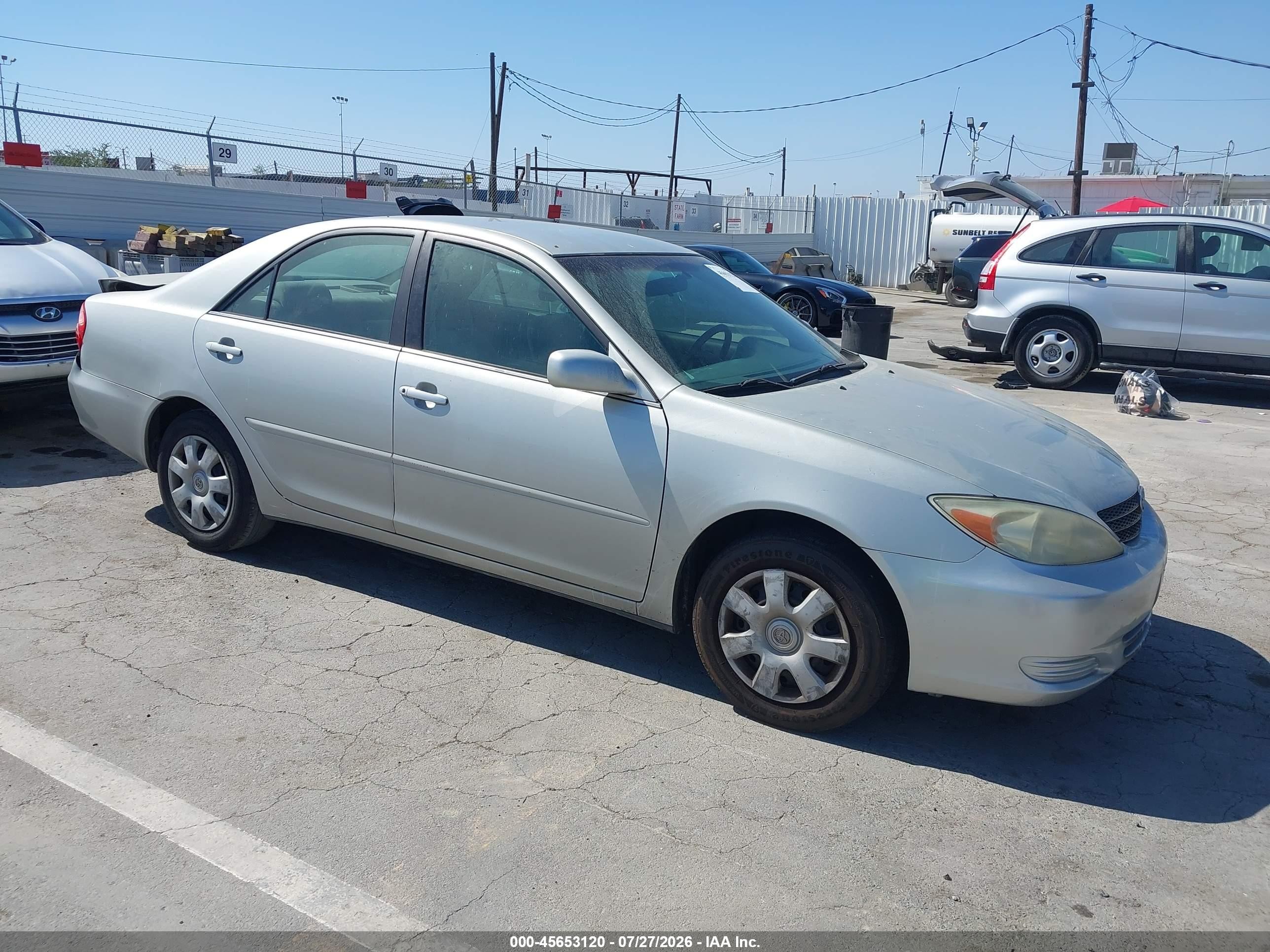 2004 Toyota Camry LE, VIN 4T1BE32K64U262593 — Зад