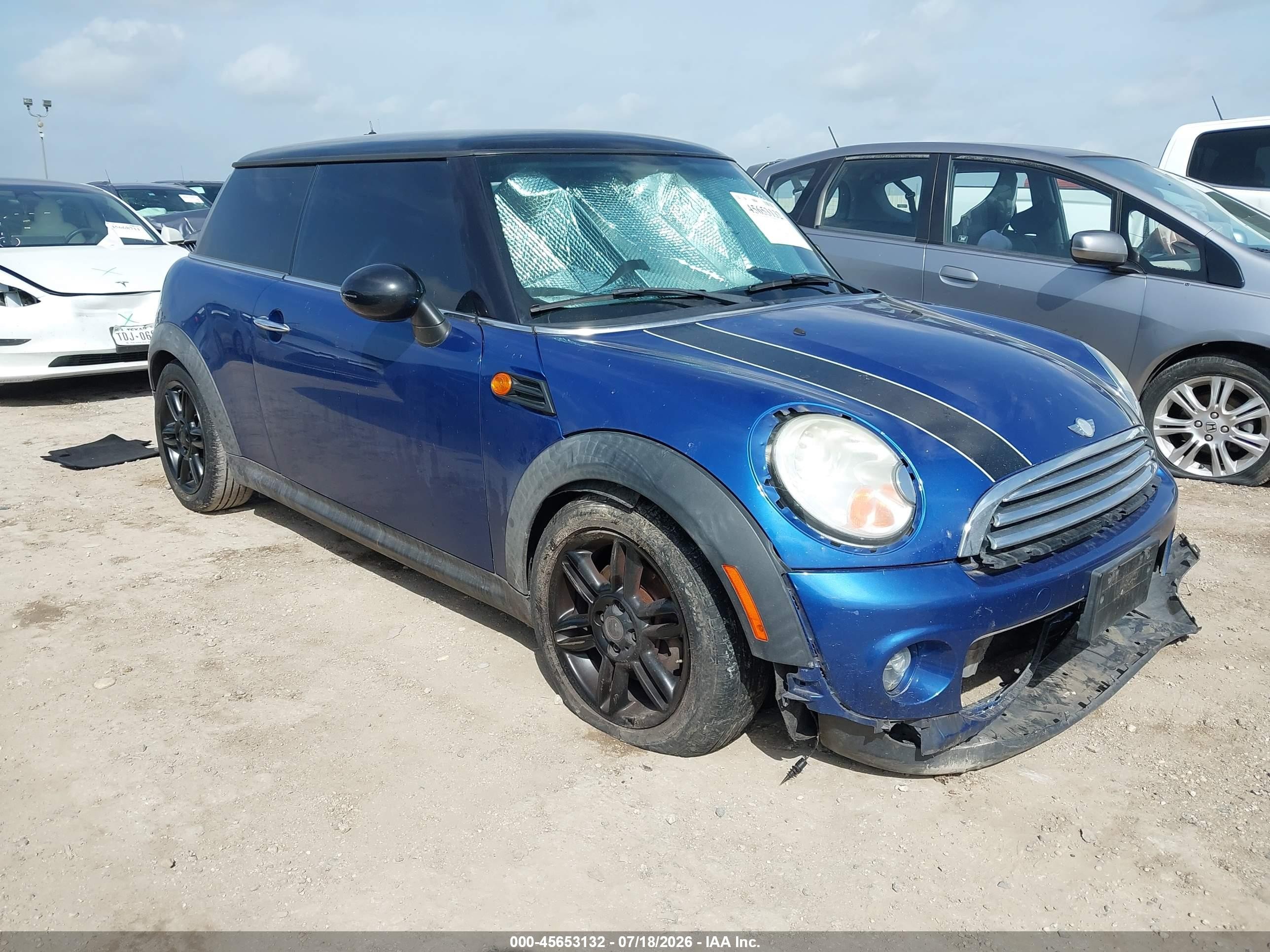 2013 MINI Hardtop, VIN WMWSU3C51DT681874 — Front end