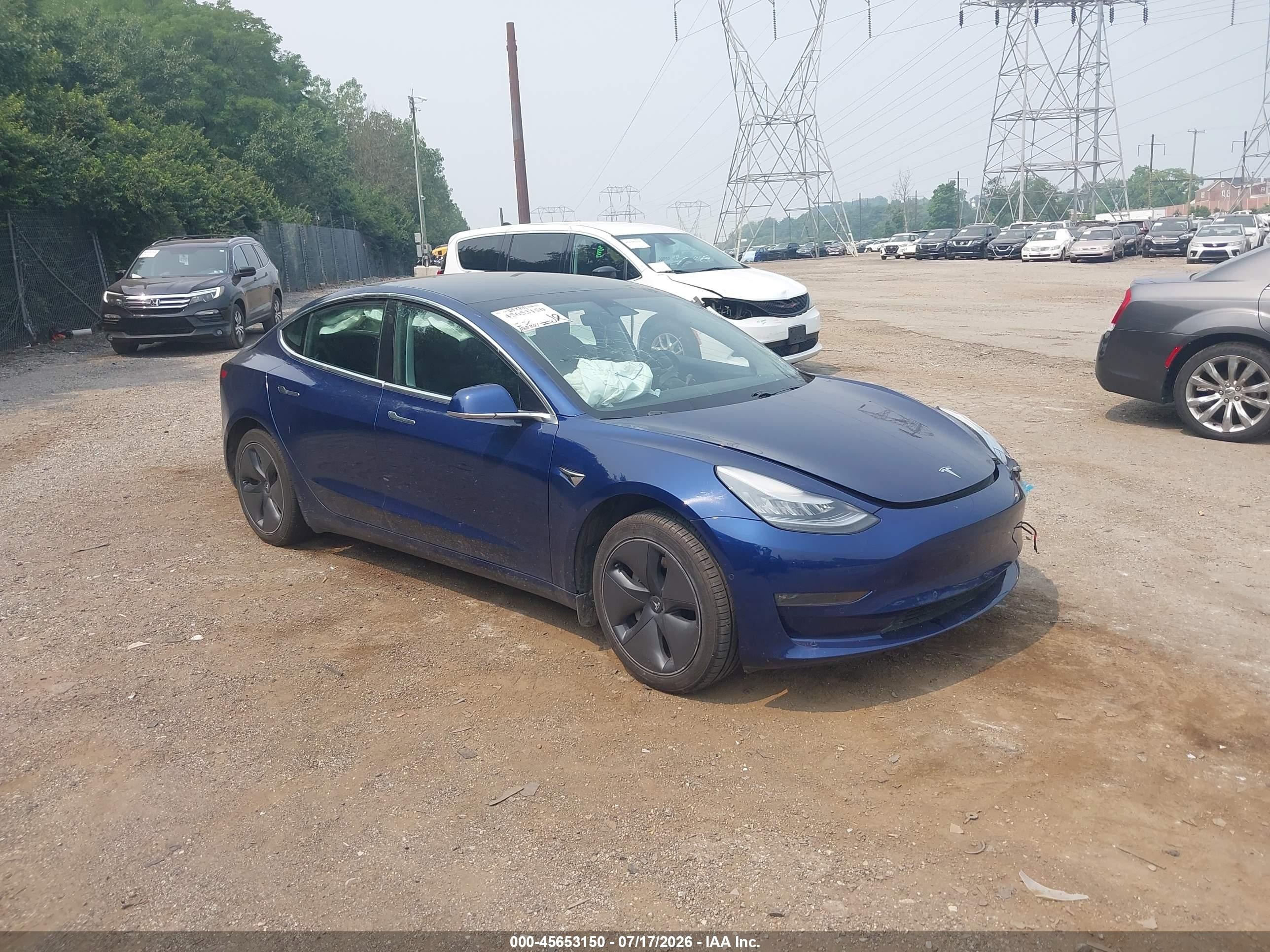 2019 Tesla Model 3 Mid Range, VIN 5YJ3E1EA9KF425890 — Side