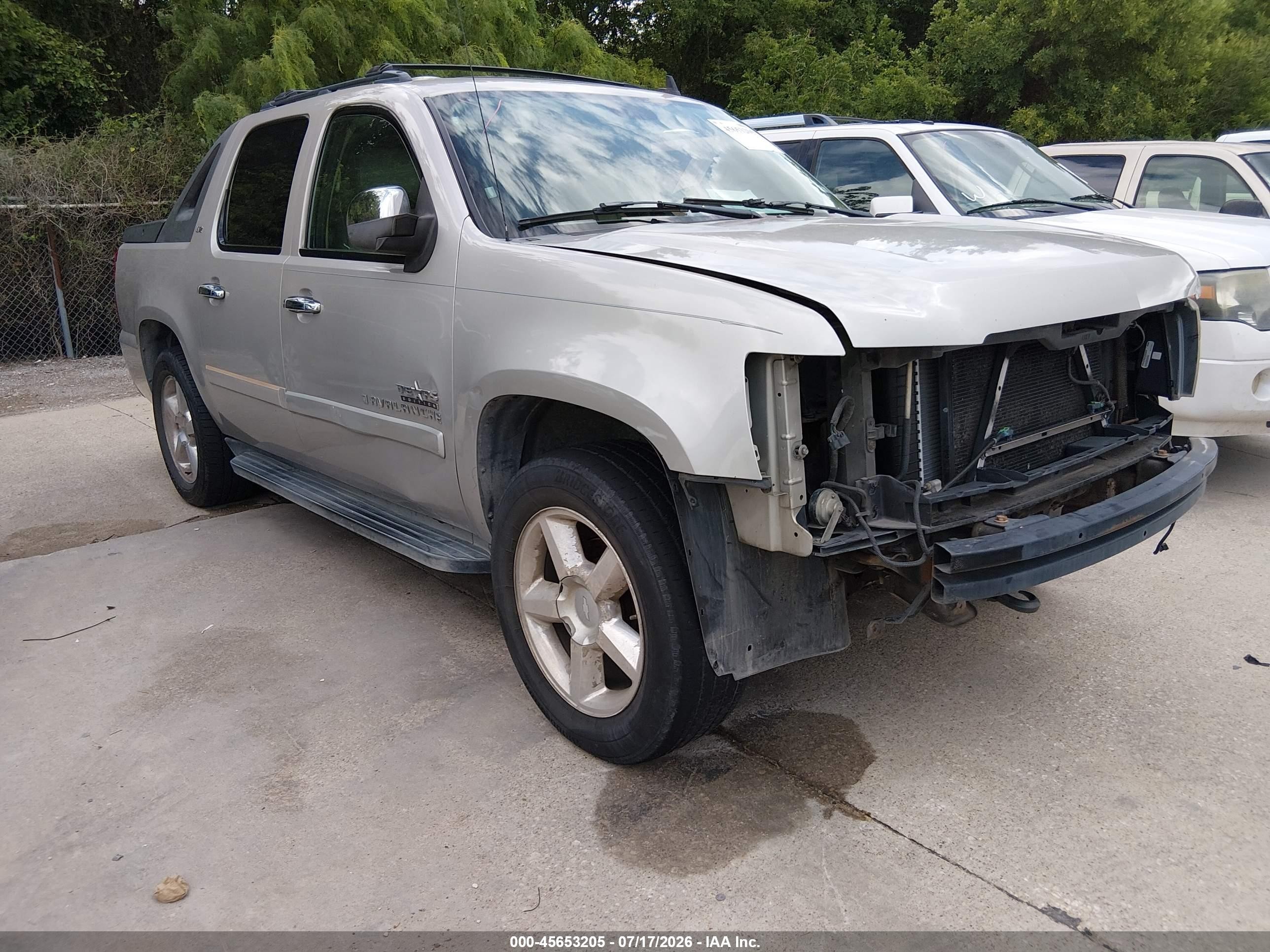 2007 Chevrolet Avalanche 1LT, VIN 3GNEC12057G304616 — Front end