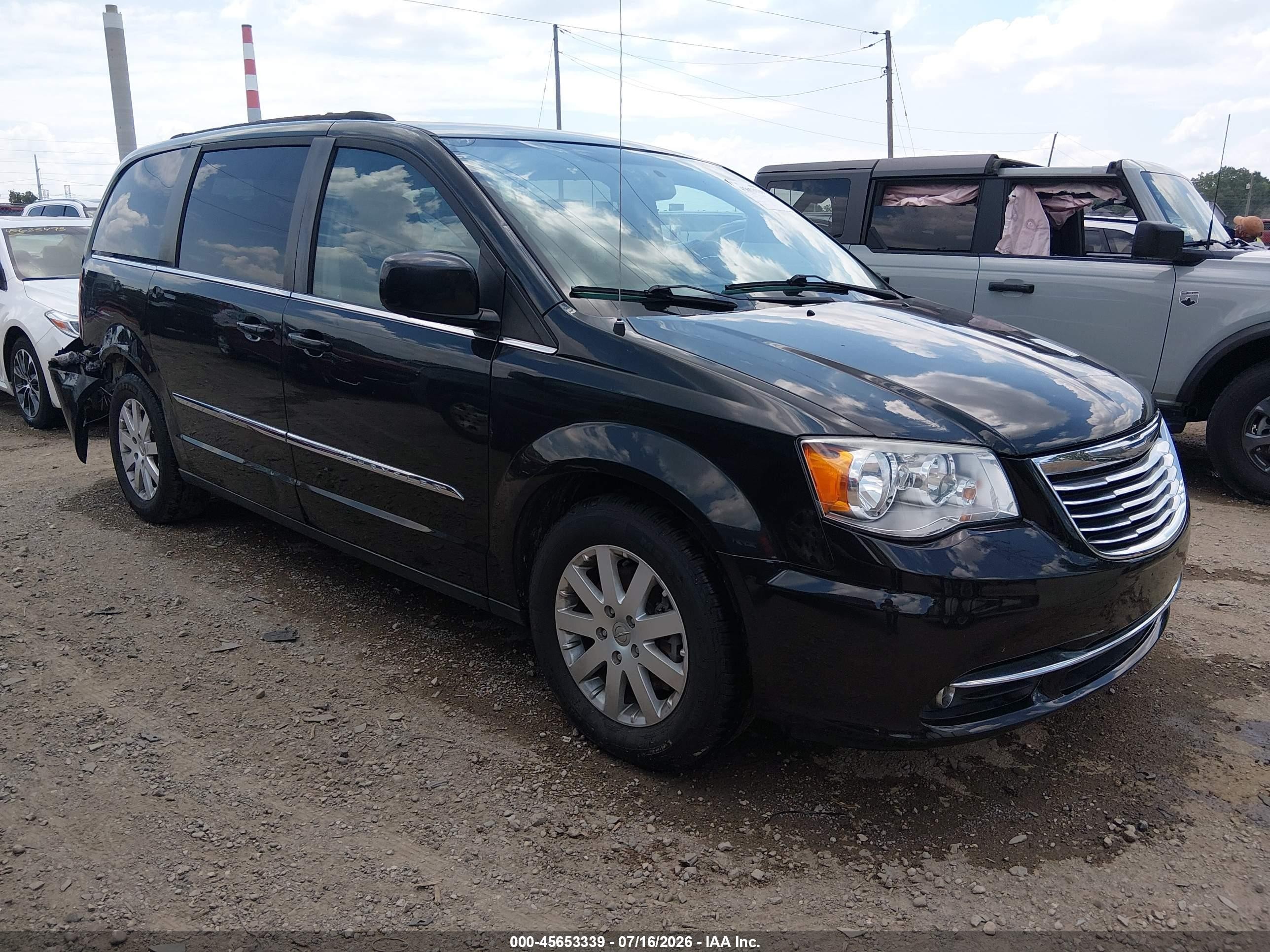 2015 Chrysler Town & Country Touring, VIN 2C4RC1BG4FR603109 — Зад