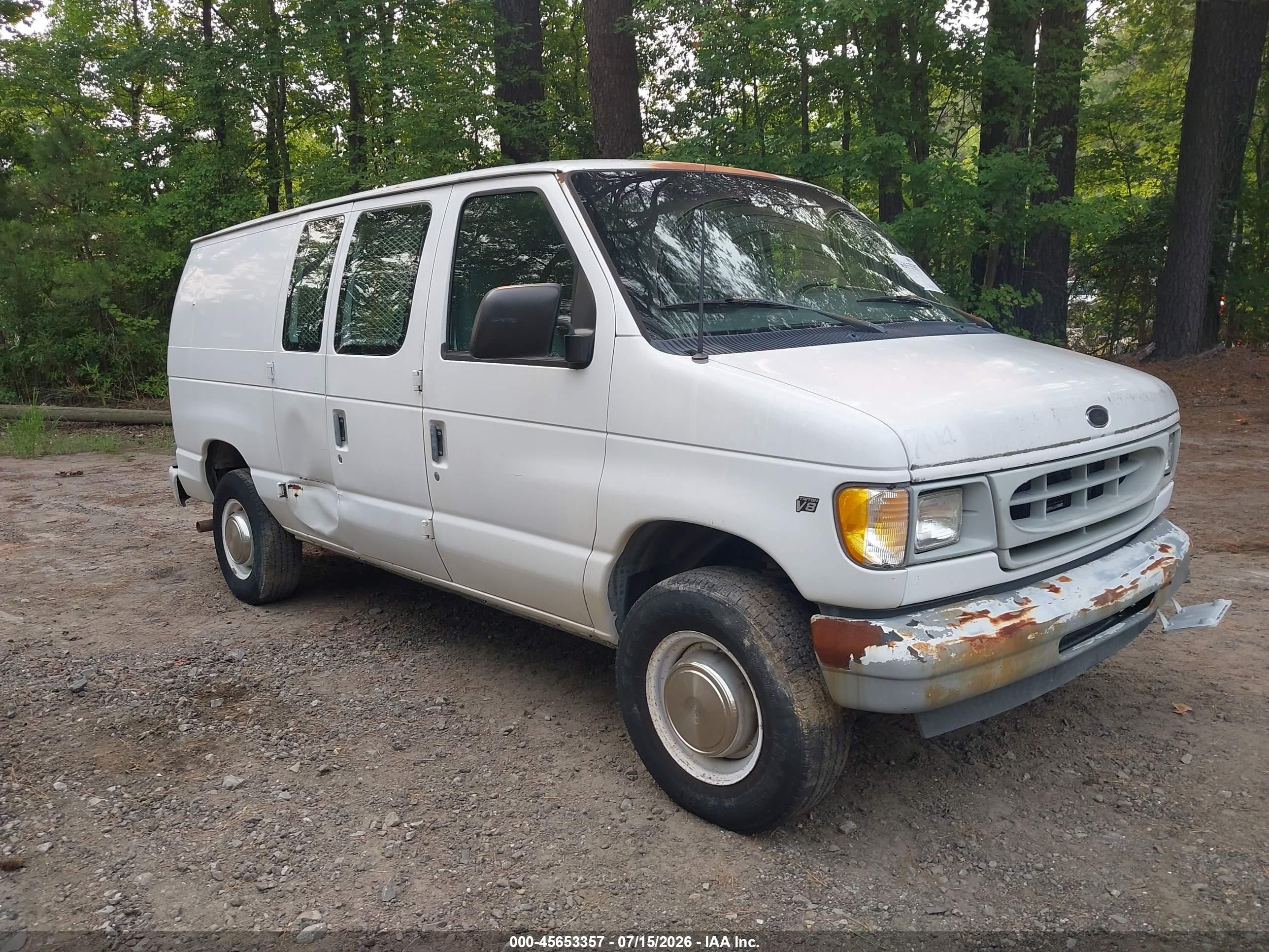 2002 Ford Econoline Cargo, VIN 1FTNE24L72HB37691 — Front end
