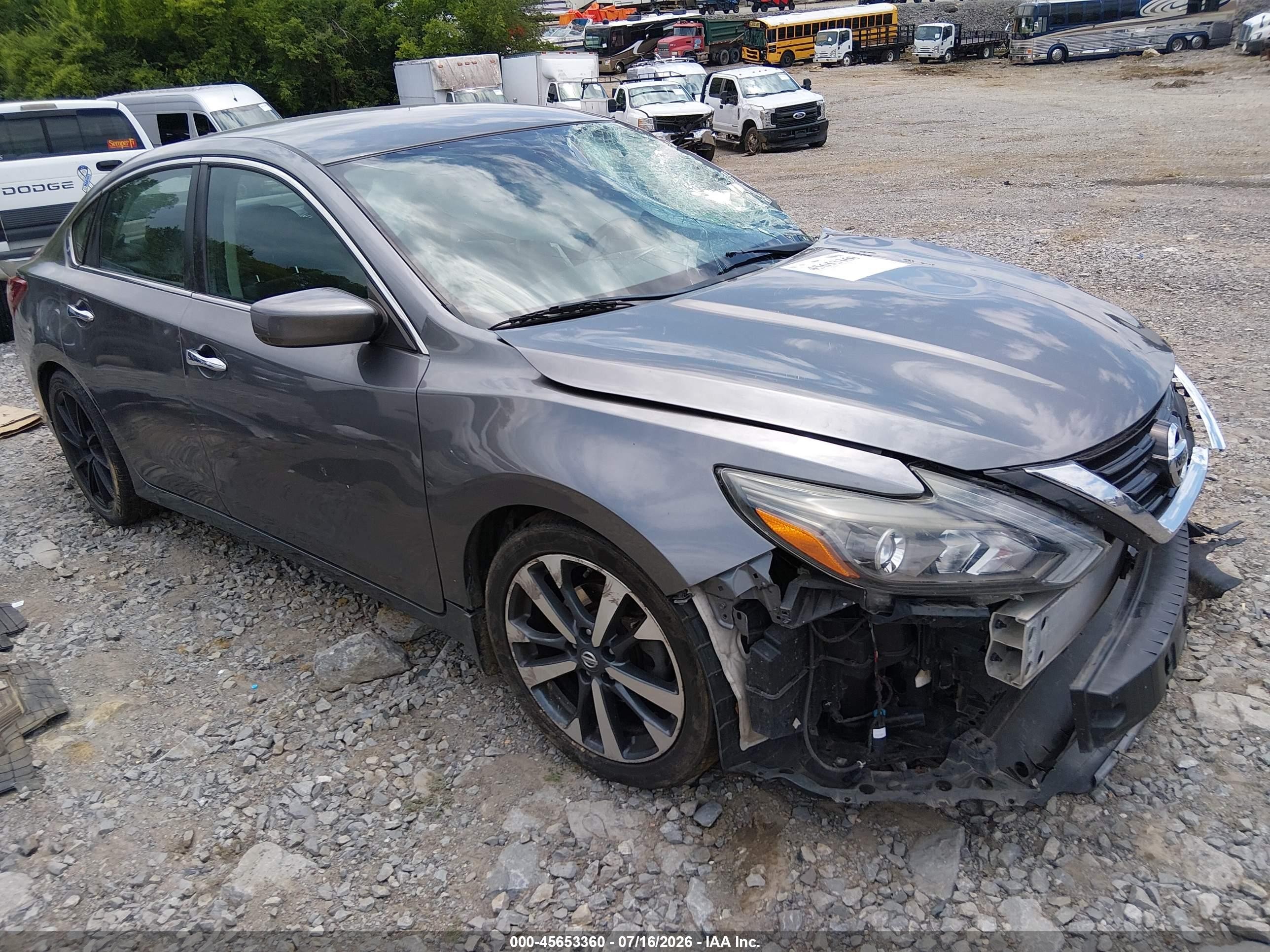 2017 Nissan Altima SR, VIN 1N4AL3AP8HC269081 — Front end