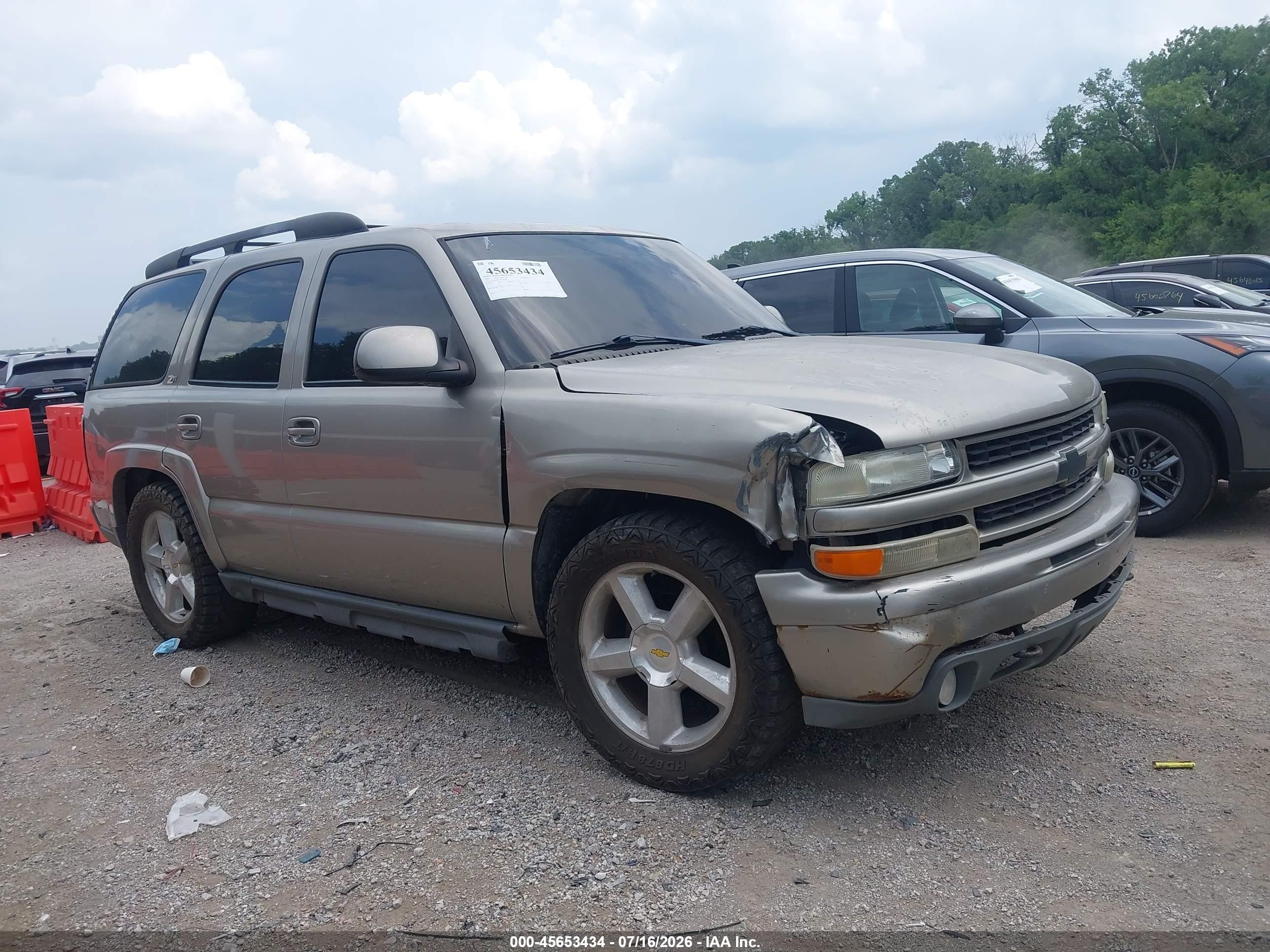 2003 Chevrolet Tahoe Z71, VIN 1GNEK13Z53R281686 — Front end