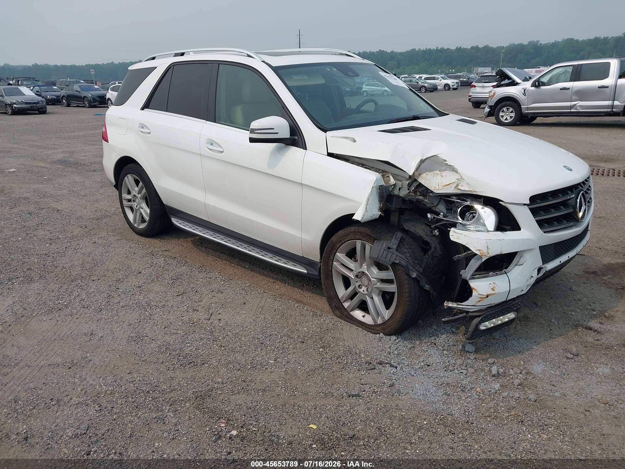 2014 Mercedes-Benz M 350, VIN 4JGDA5JB7EA337175 — Front end