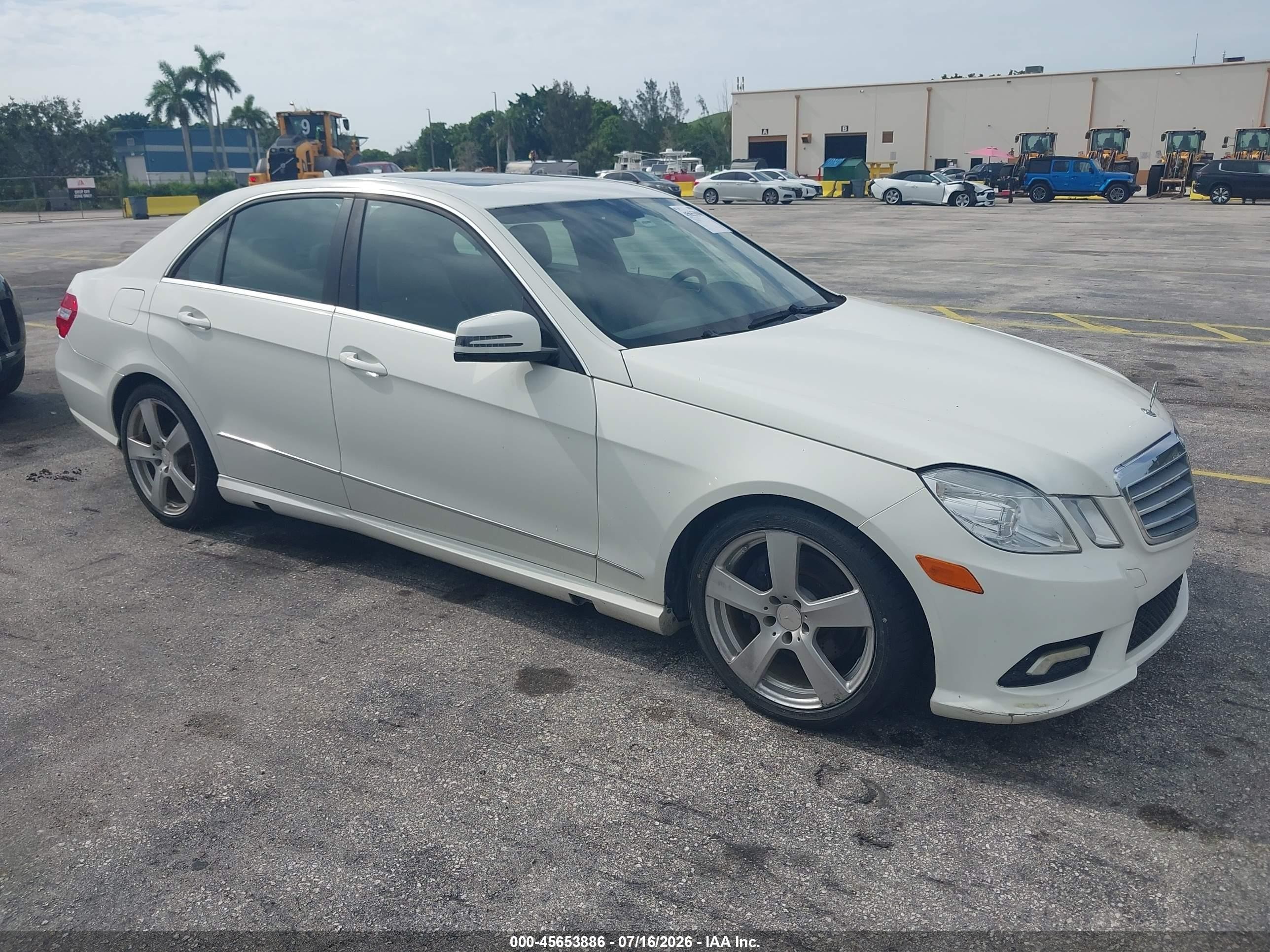 2011 Mercedes-Benz E 350 Luxury, VIN WDDHF5GB6BA454276 — Normal wear