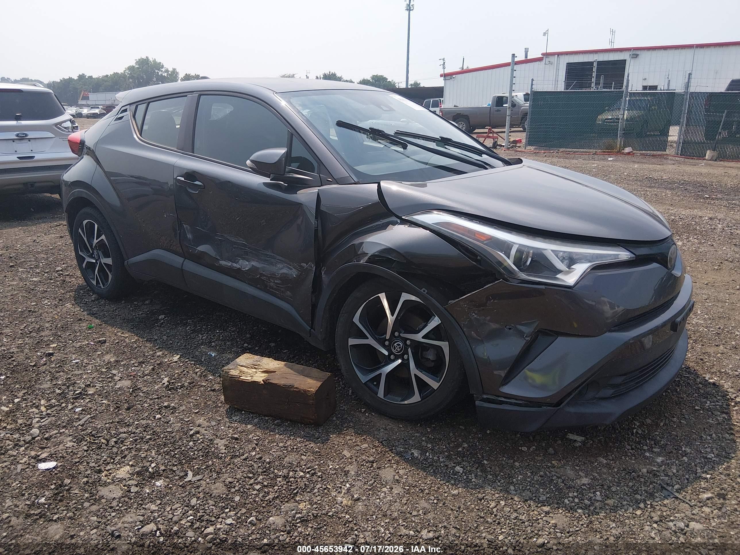 2018 Toyota C-HR XLE, VIN NMTKHMBX6JR007390 — Side