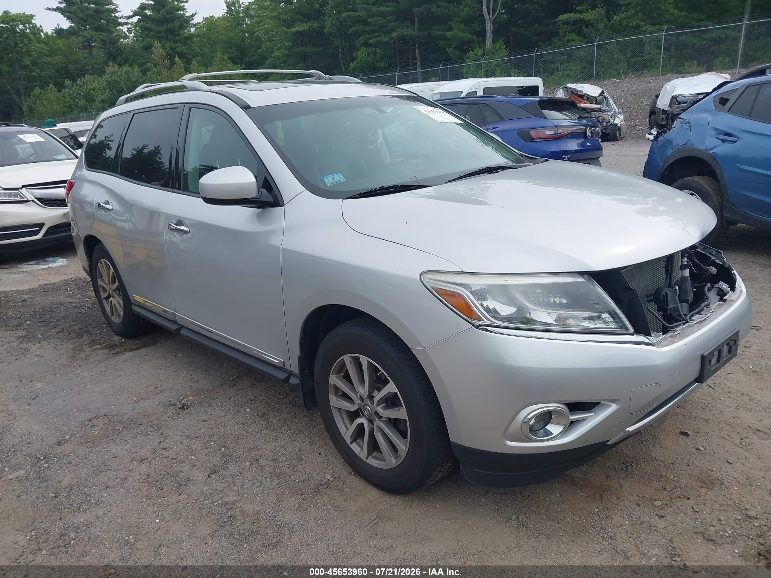 2014 Nissan Pathfinder Platinum, VIN 5N1AR2MM7EC686820 — Front end