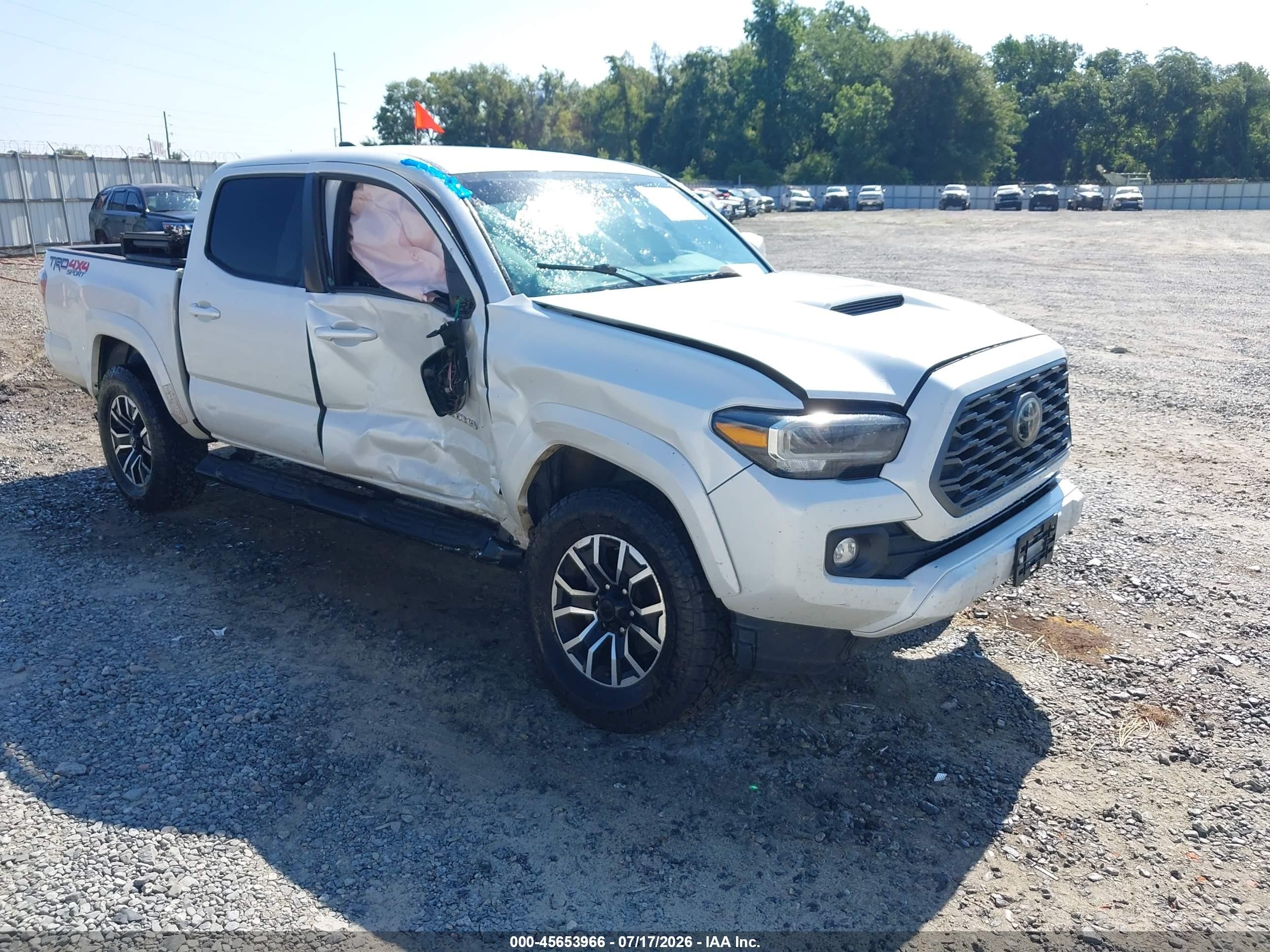 2021 Toyota Tacoma TRD Sport, VIN 3TYCZ5AN4MT007731 — Side