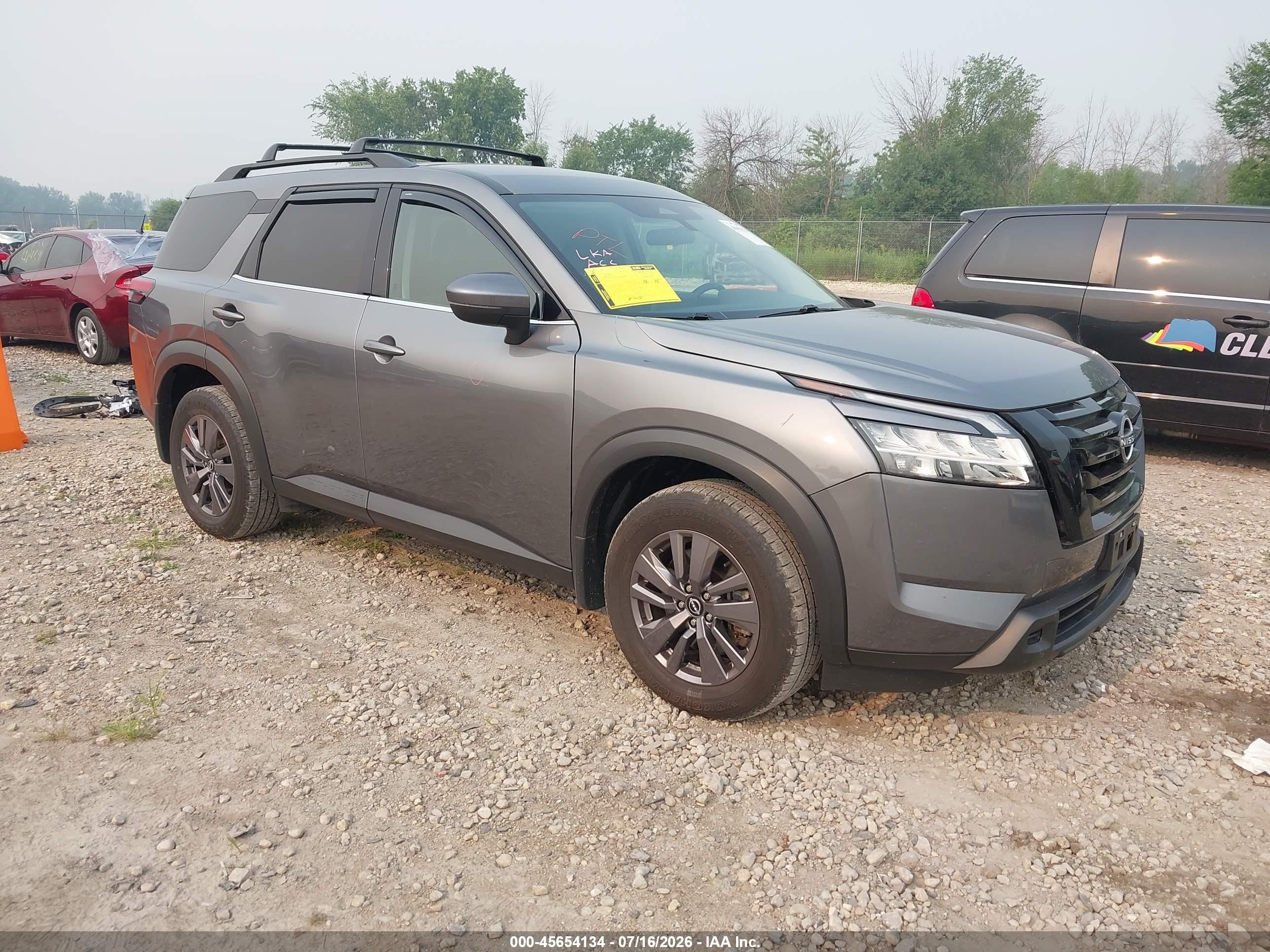 2022 Nissan Pathfinder SV, VIN 5N1DR3BC5NC249251 — Перед