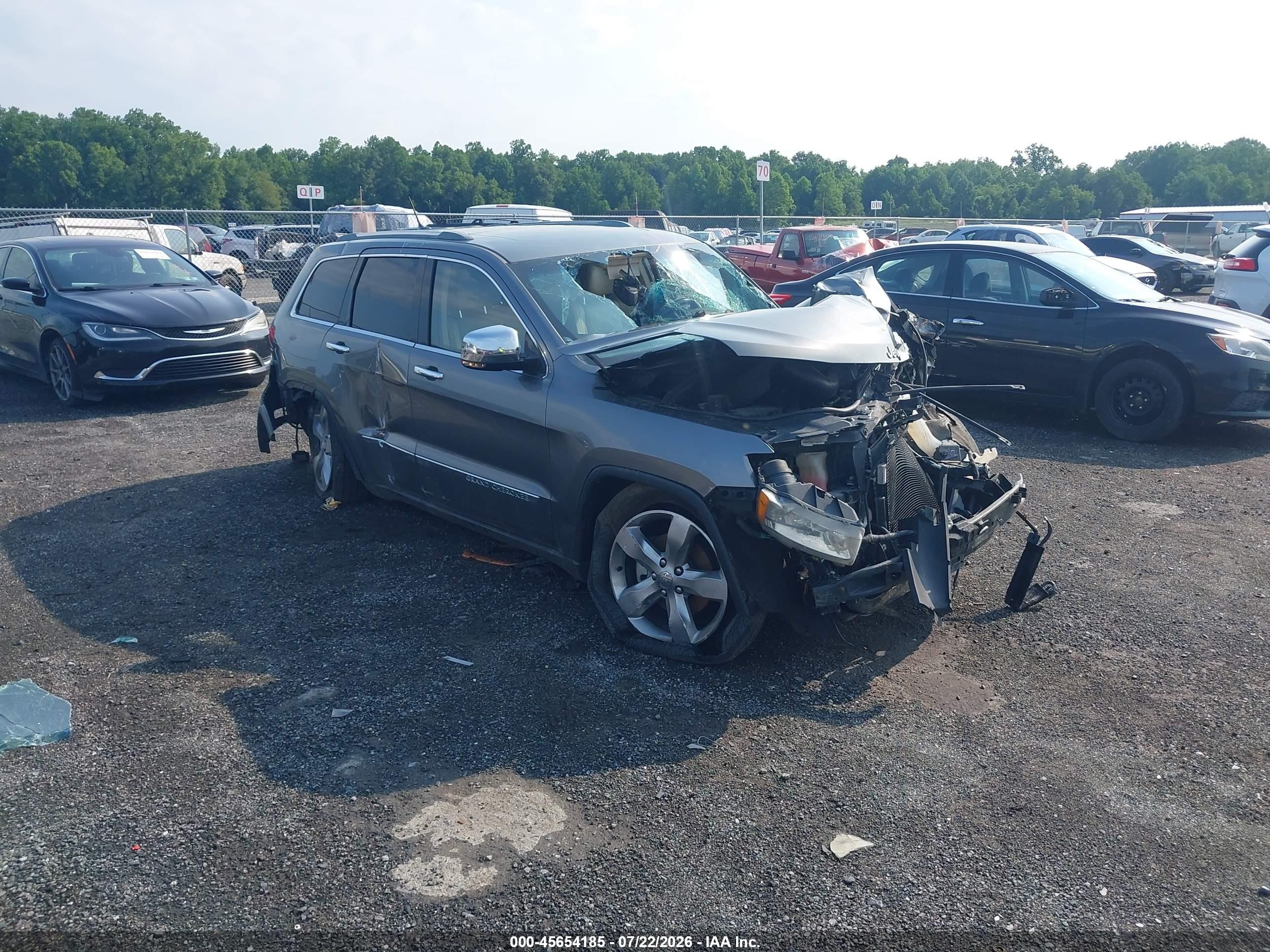 2011 Jeep Grand Cherokee Overland, VIN 1J4RR6GG5BC706041 — Перед
