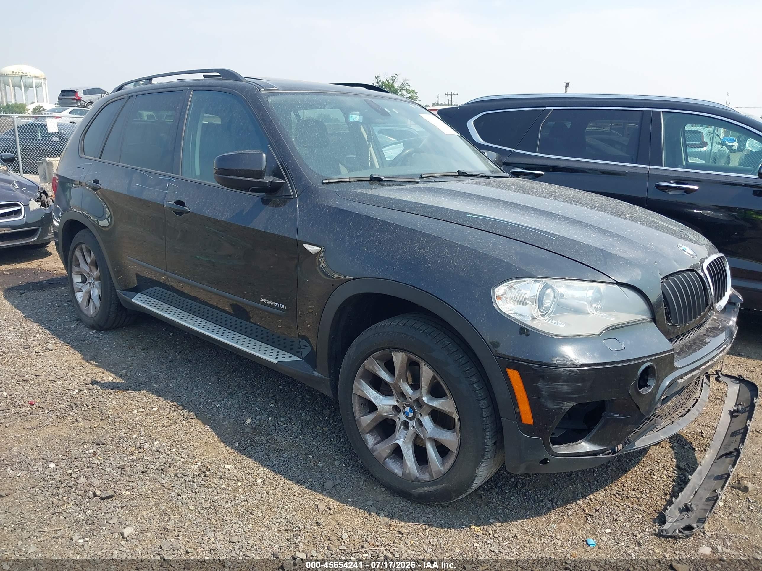 2013 BMW X5 xDrive35i, VIN 5UXZV4C50DL994711 — Front end