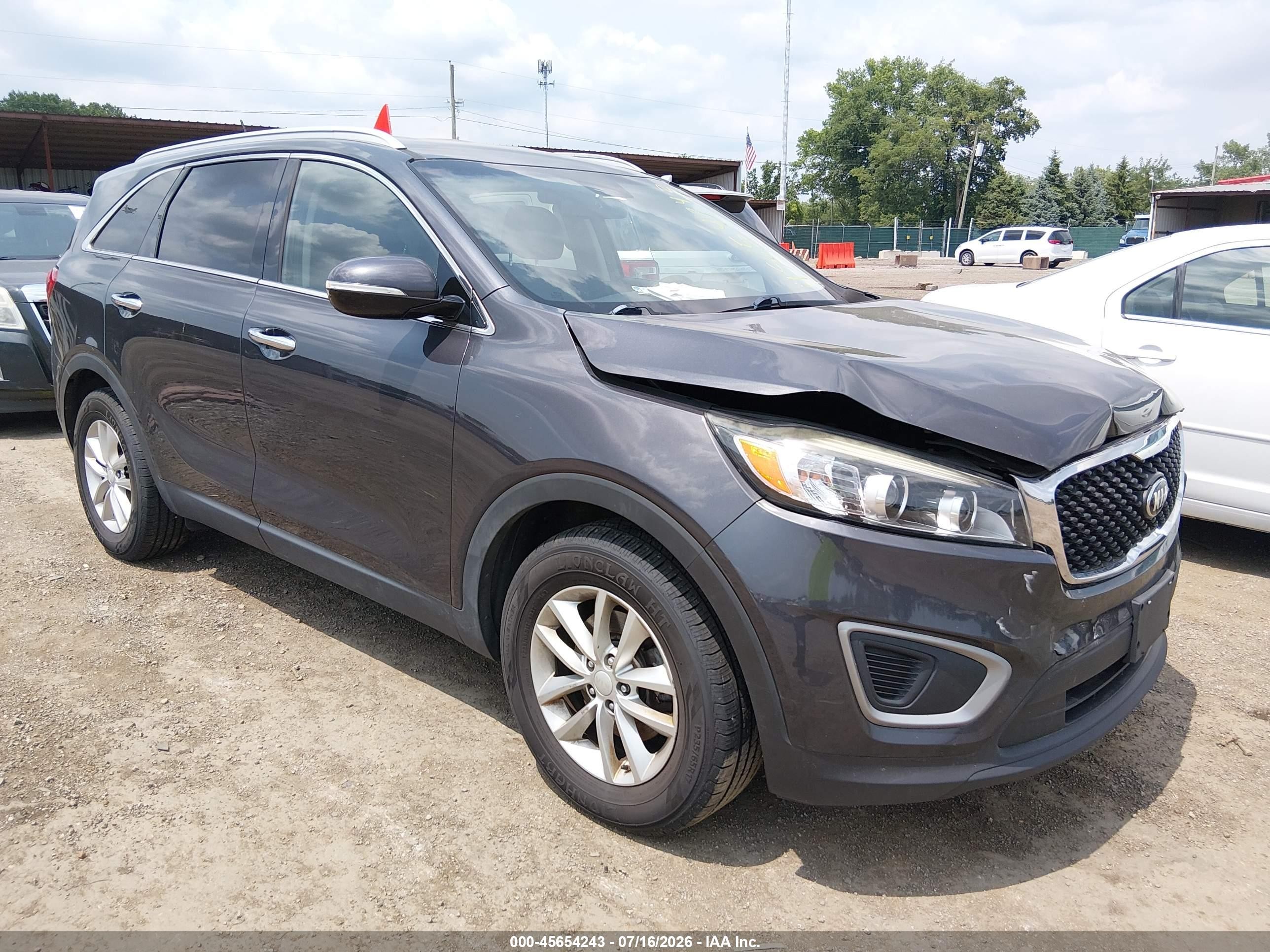 2017 Kia Sorento LX, VIN 5XYPG4A32HG281606 — Front end