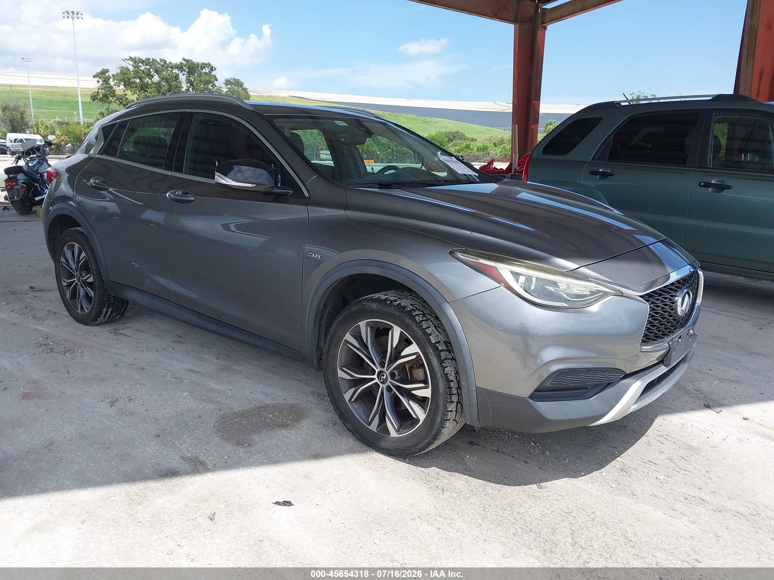 2018 Infiniti QX30 Luxury, VIN SJKCH5CR3JA050767 — Normal wear
