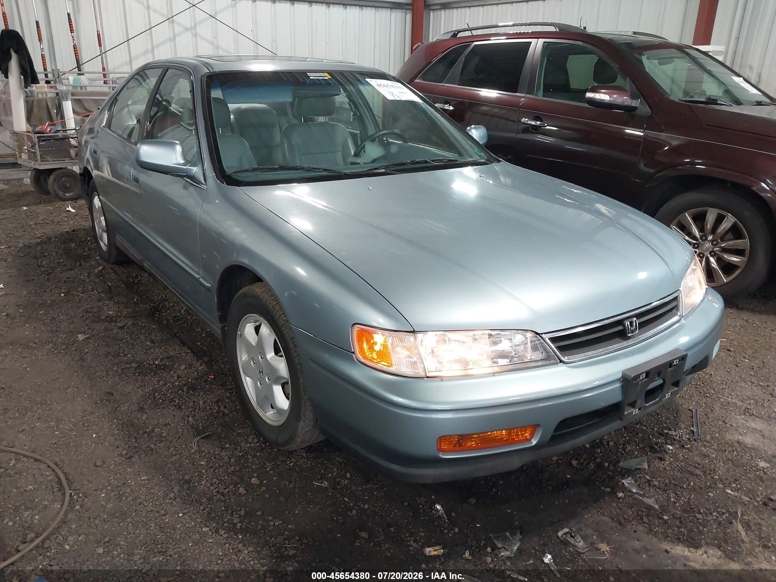 1995 Honda Accord, VIN 1HGCE6662SA018141 — Rear end
