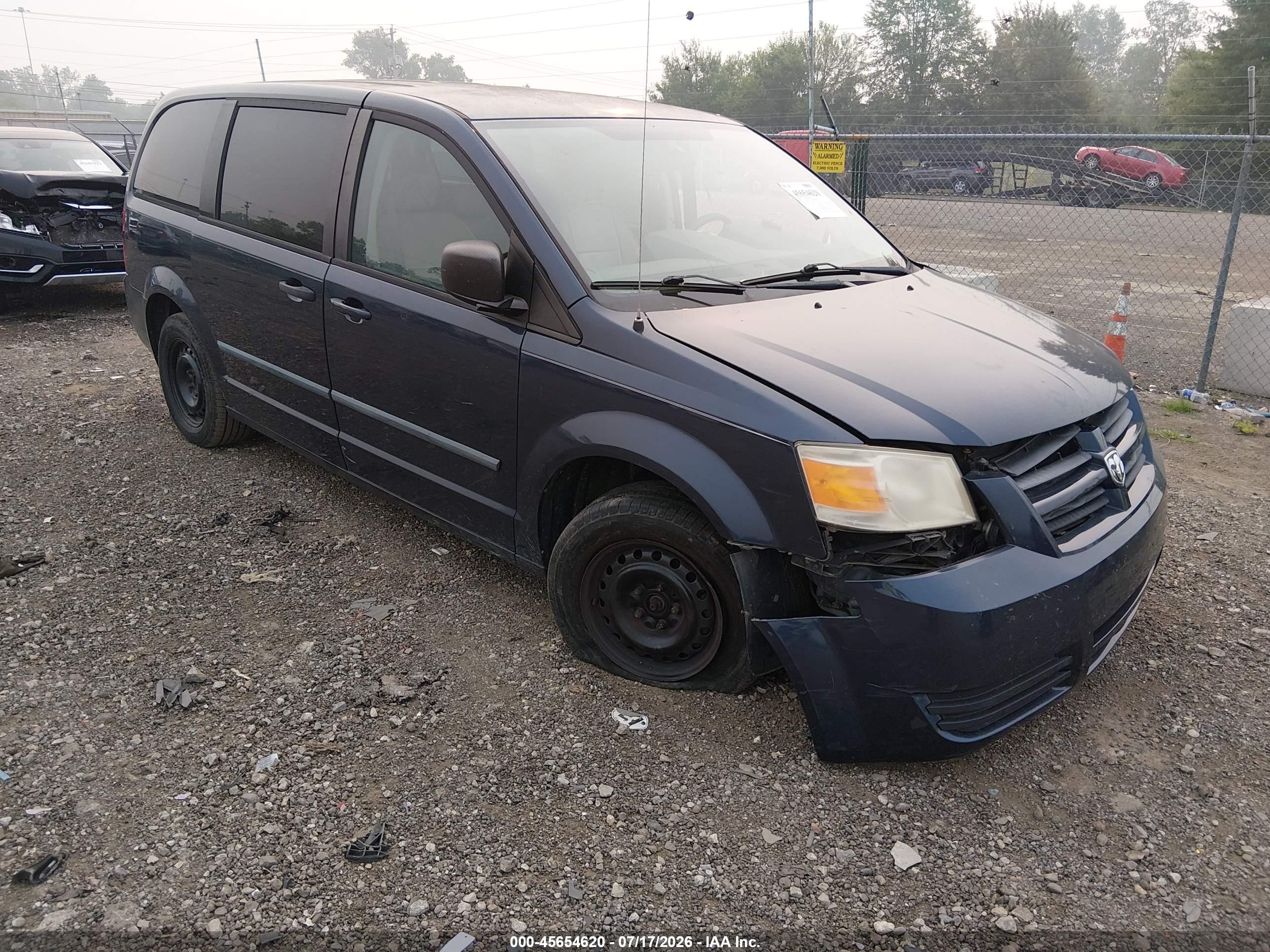 2008 Dodge Grand Caravan SE, VIN 2D8HN44H08R695174 — Side