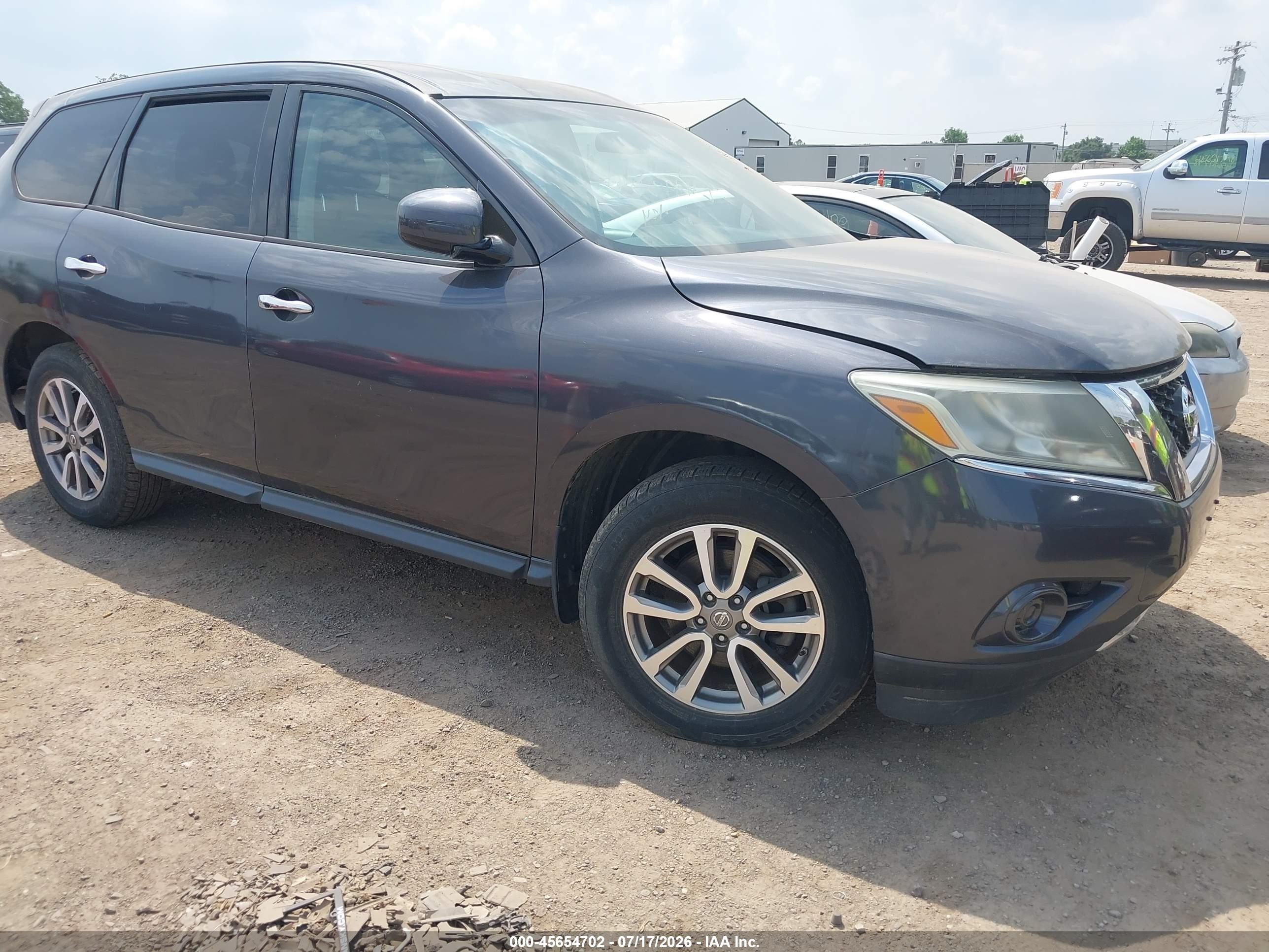 2013 Nissan Pathfinder S, VIN 5N1AR2MN0DC642584 — Normal wear