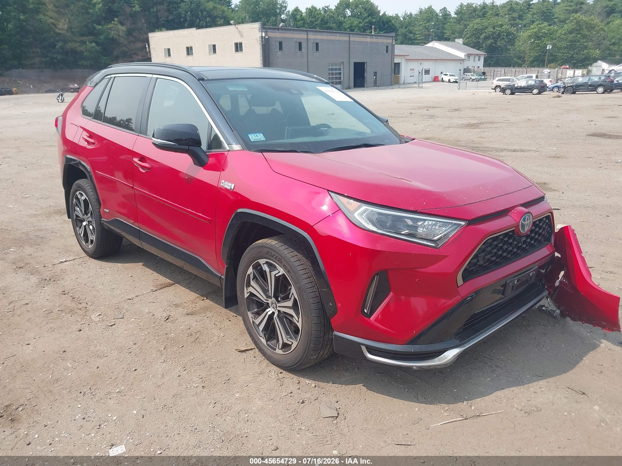 2021 Toyota RAV4 XSE, VIN JTMFB3FVXMD060004 — Front end