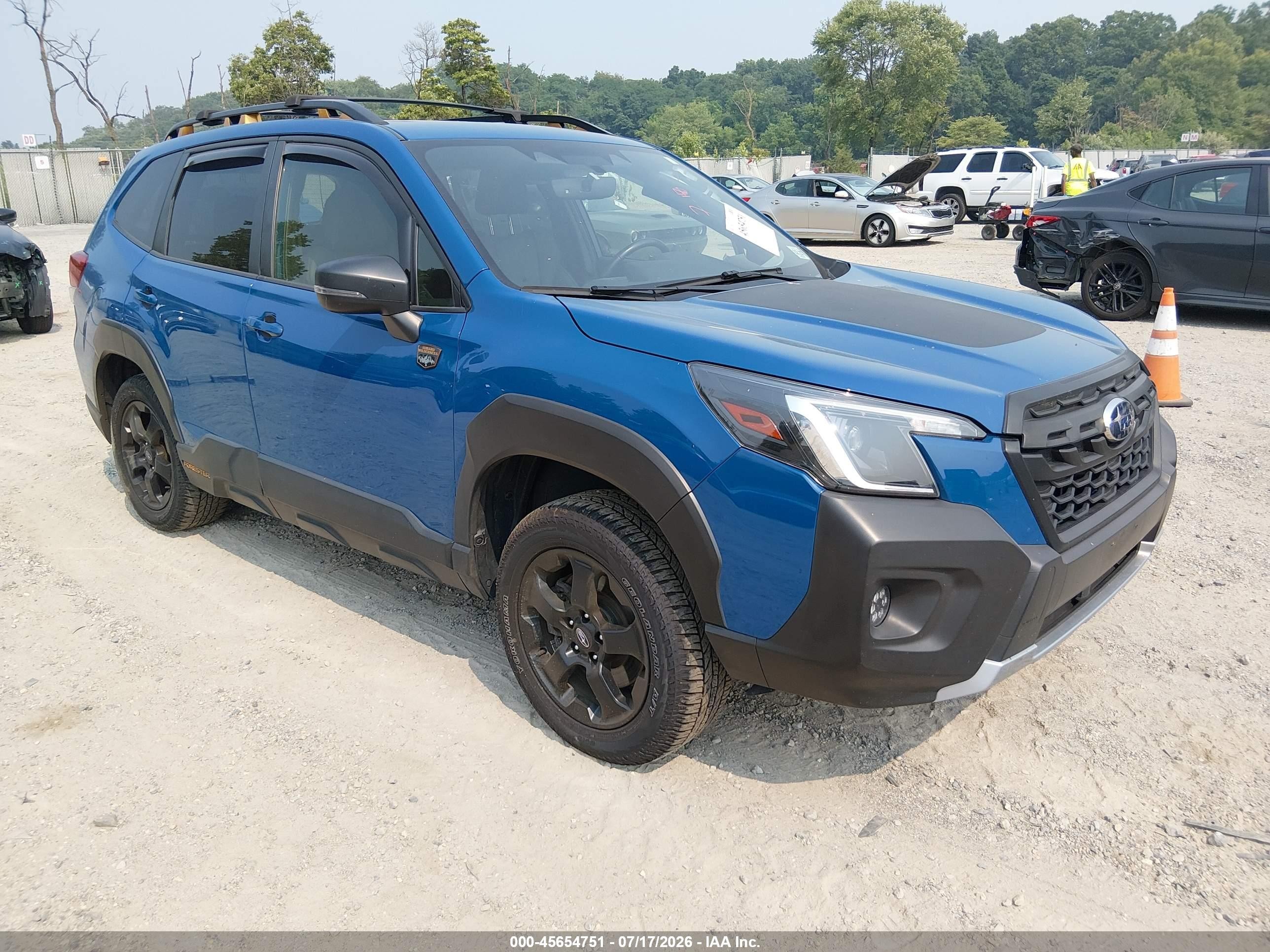 2022 Subaru Forester Wilderness, VIN JF2SKAMC1NH524720 — Side