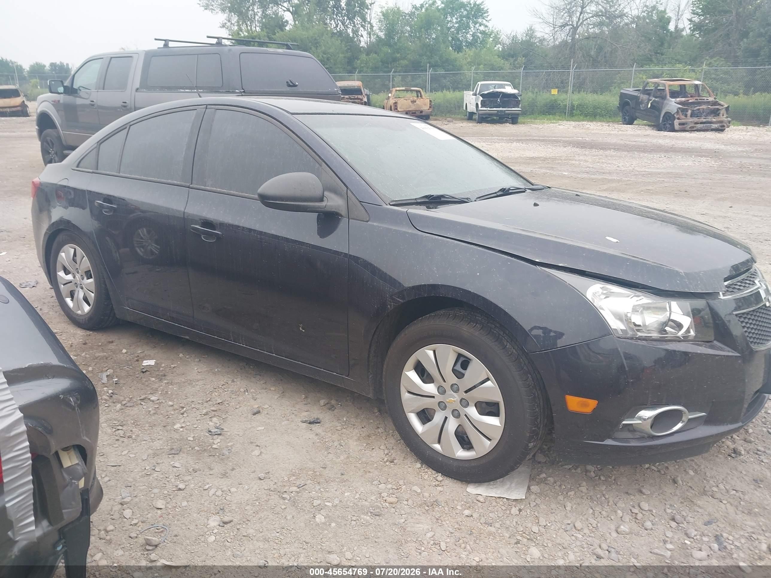 2014 Chevrolet Cruze LS, VIN 1G1PA5SHXE7483872 — Side
