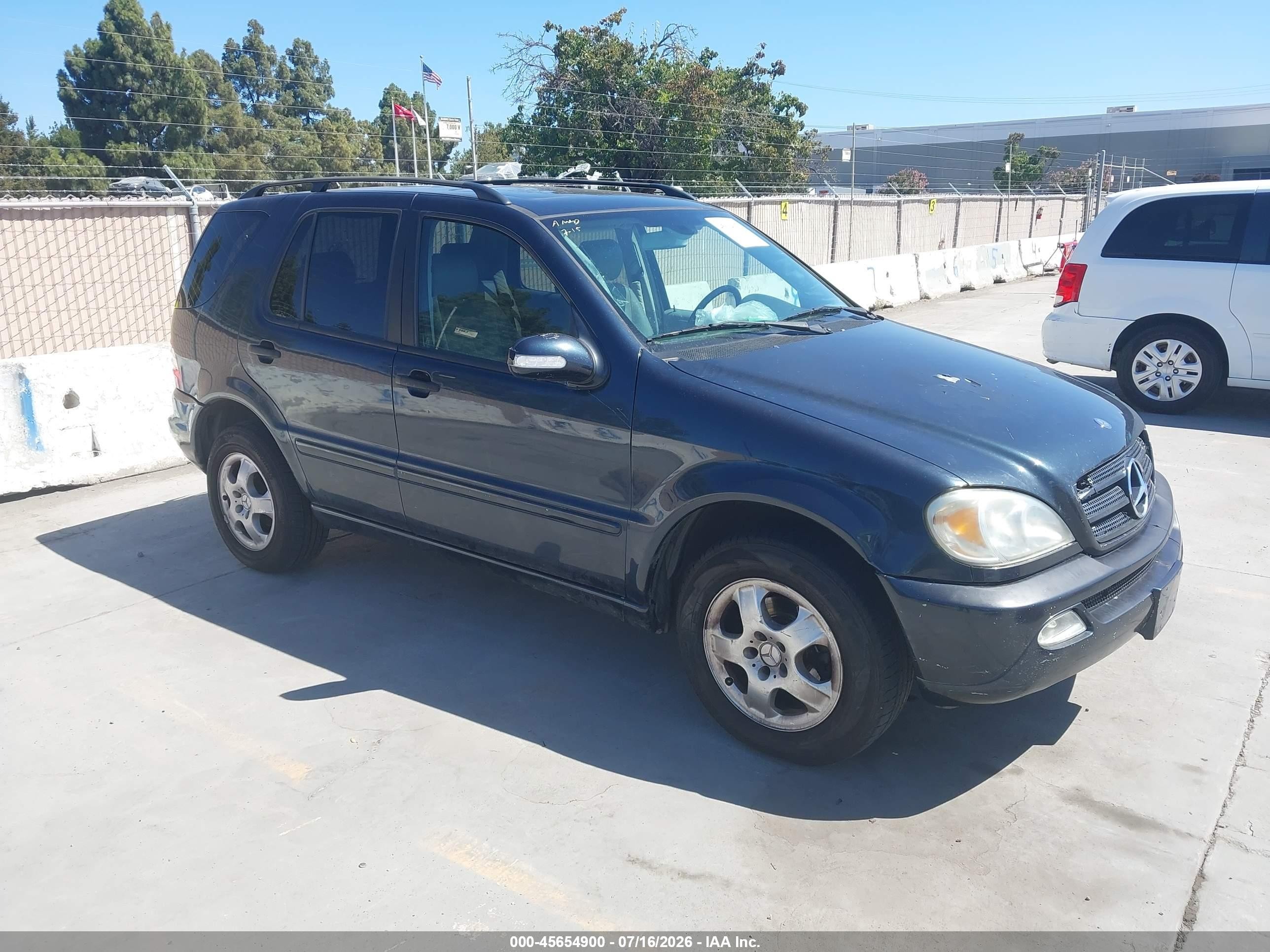 2003 Mercedes-Benz M 350, VIN 4JGAB57E13A413469 — Normal wear