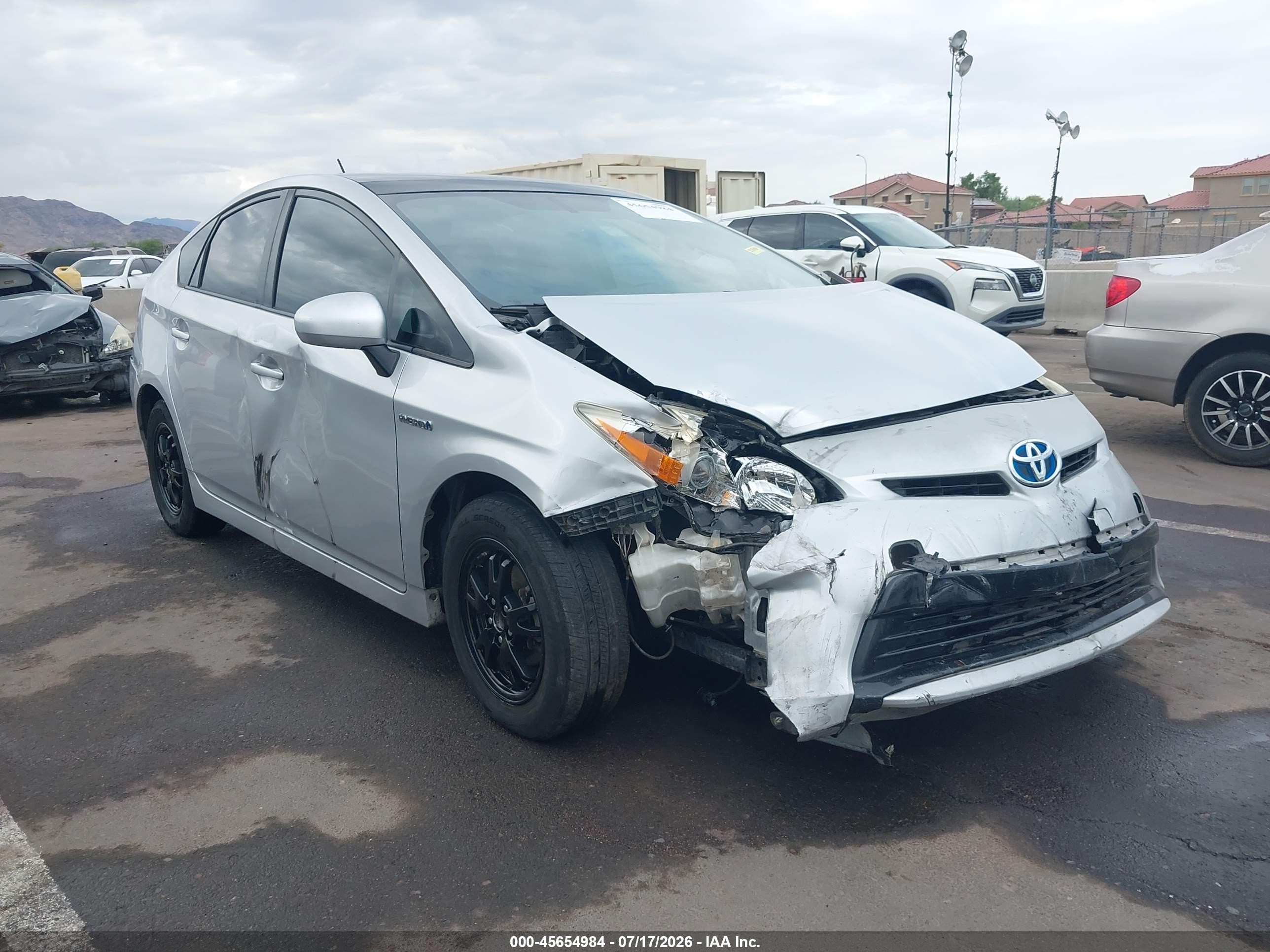 2013 Toyota Prius Three, VIN JTDKN3DU8D5640037 — Front end