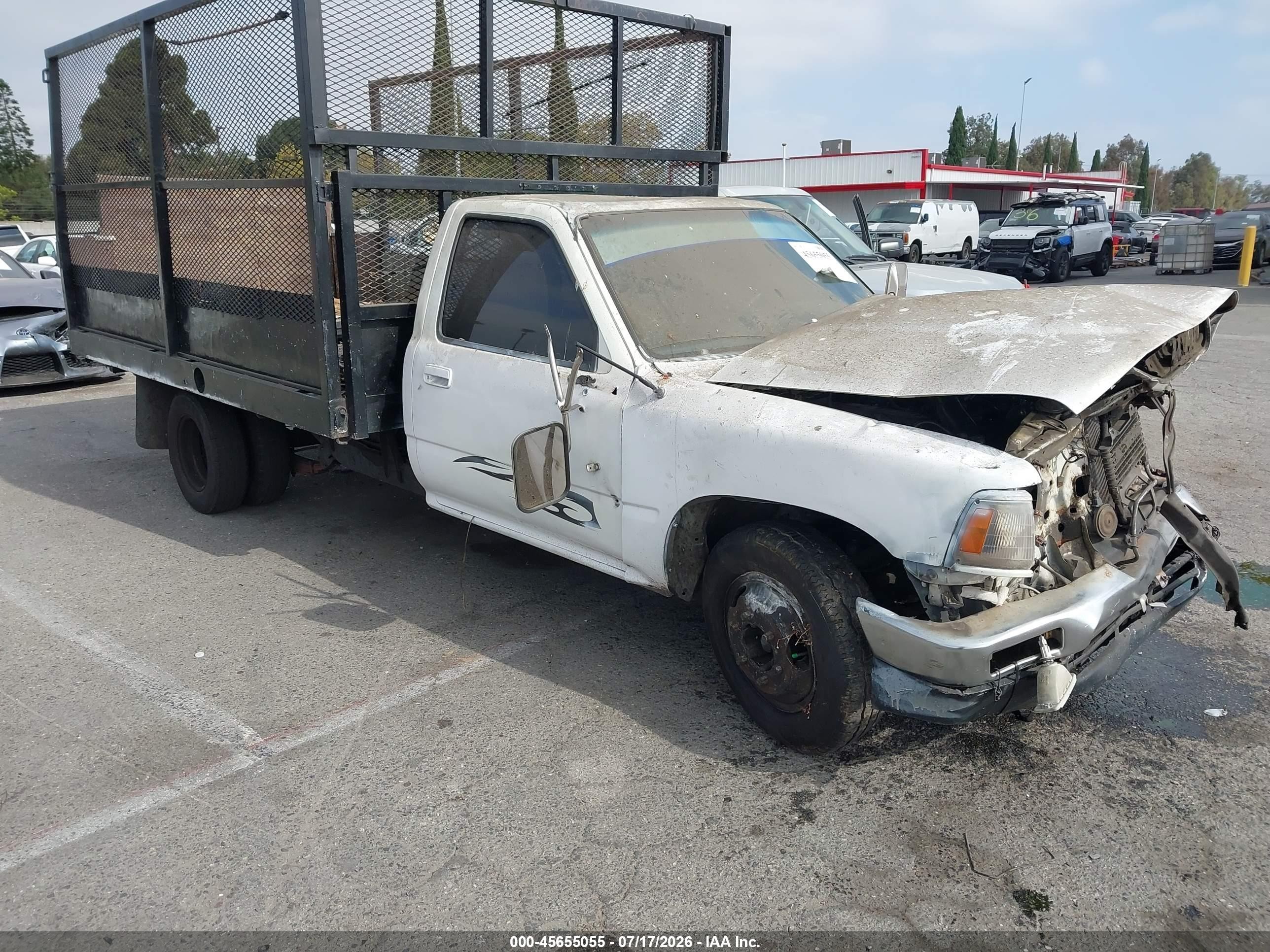 1991 Toyota Pickup, VIN JT5VN94T4M0023220 — Front end