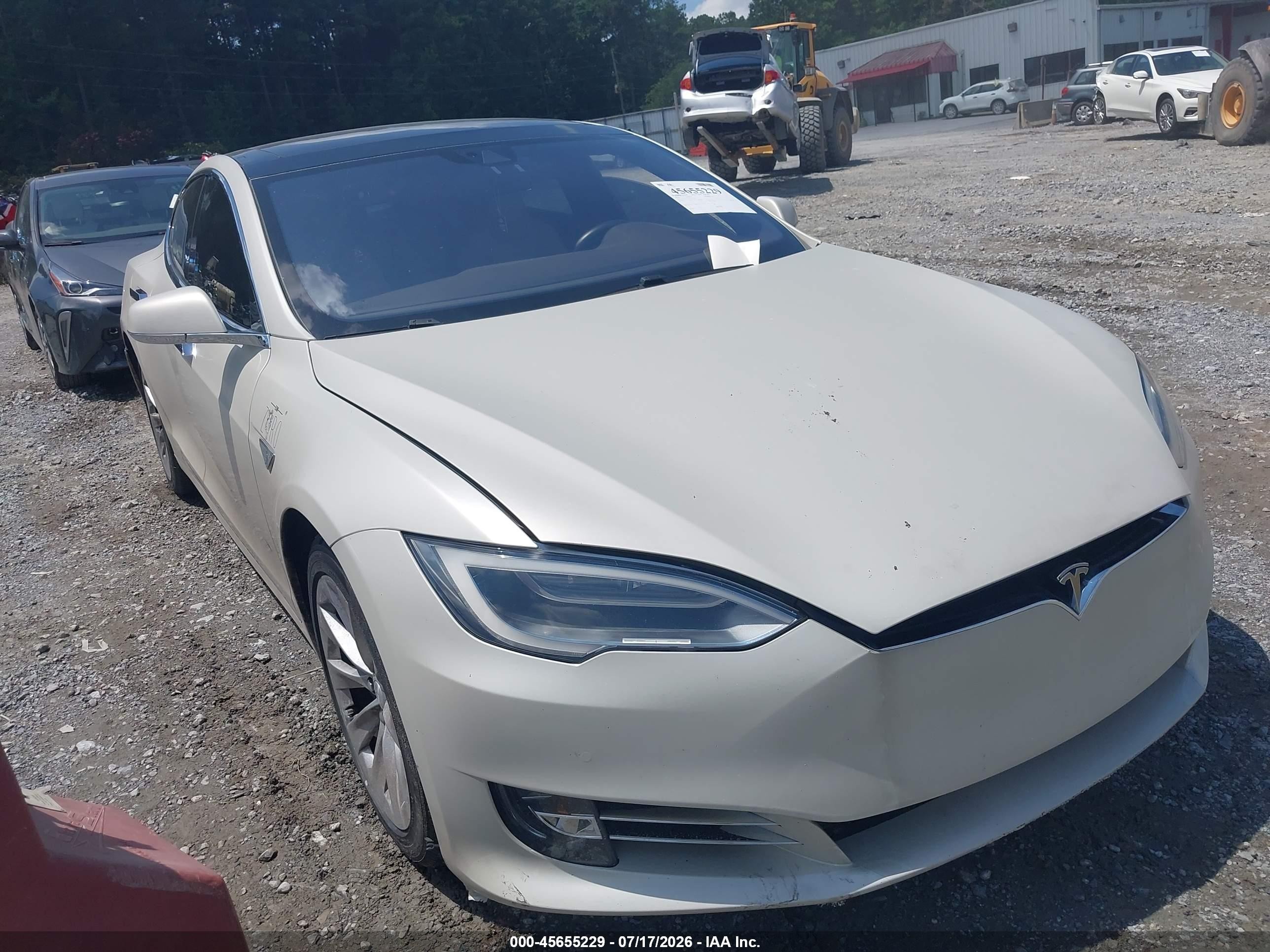 2016 Tesla Model S 70, VIN 5YJSA1E17GF151720 — Normal wear