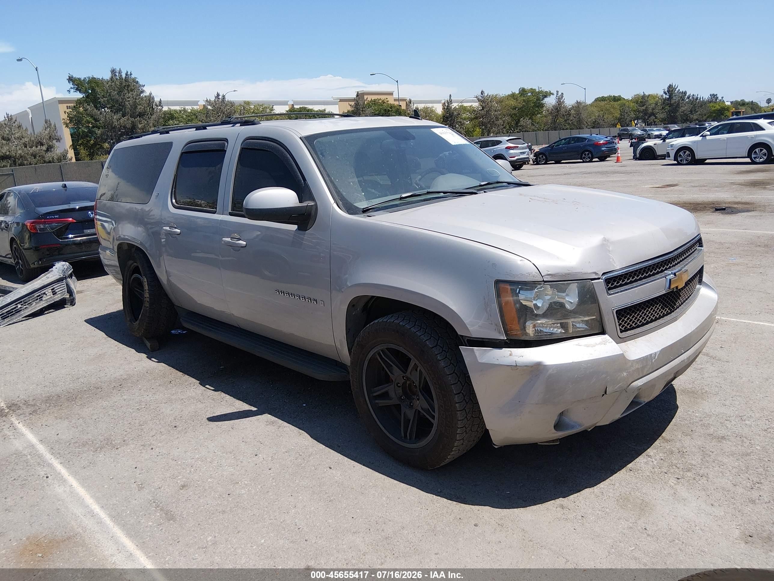 2007 Chevrolet Suburban LT, VIN 1GNFC16037J215687 — Front end