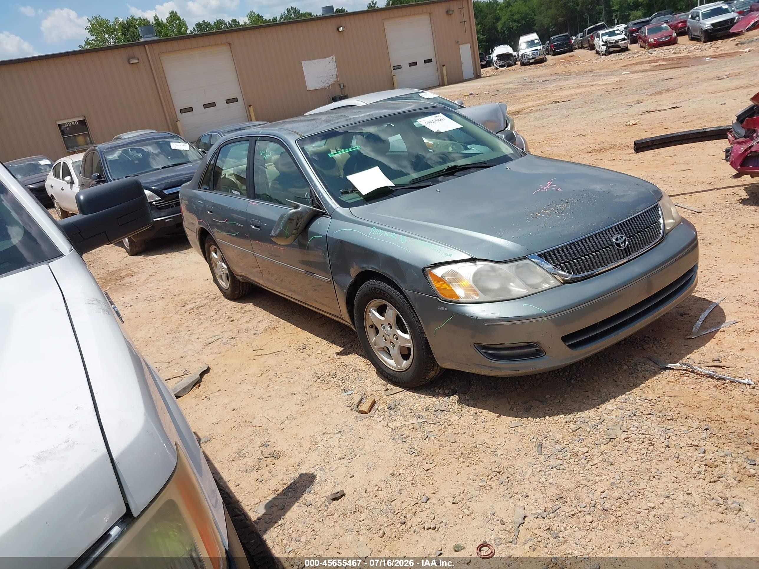 2001 Toyota Avalon XLS, VIN 4T1BF28B51U149096 — Front end