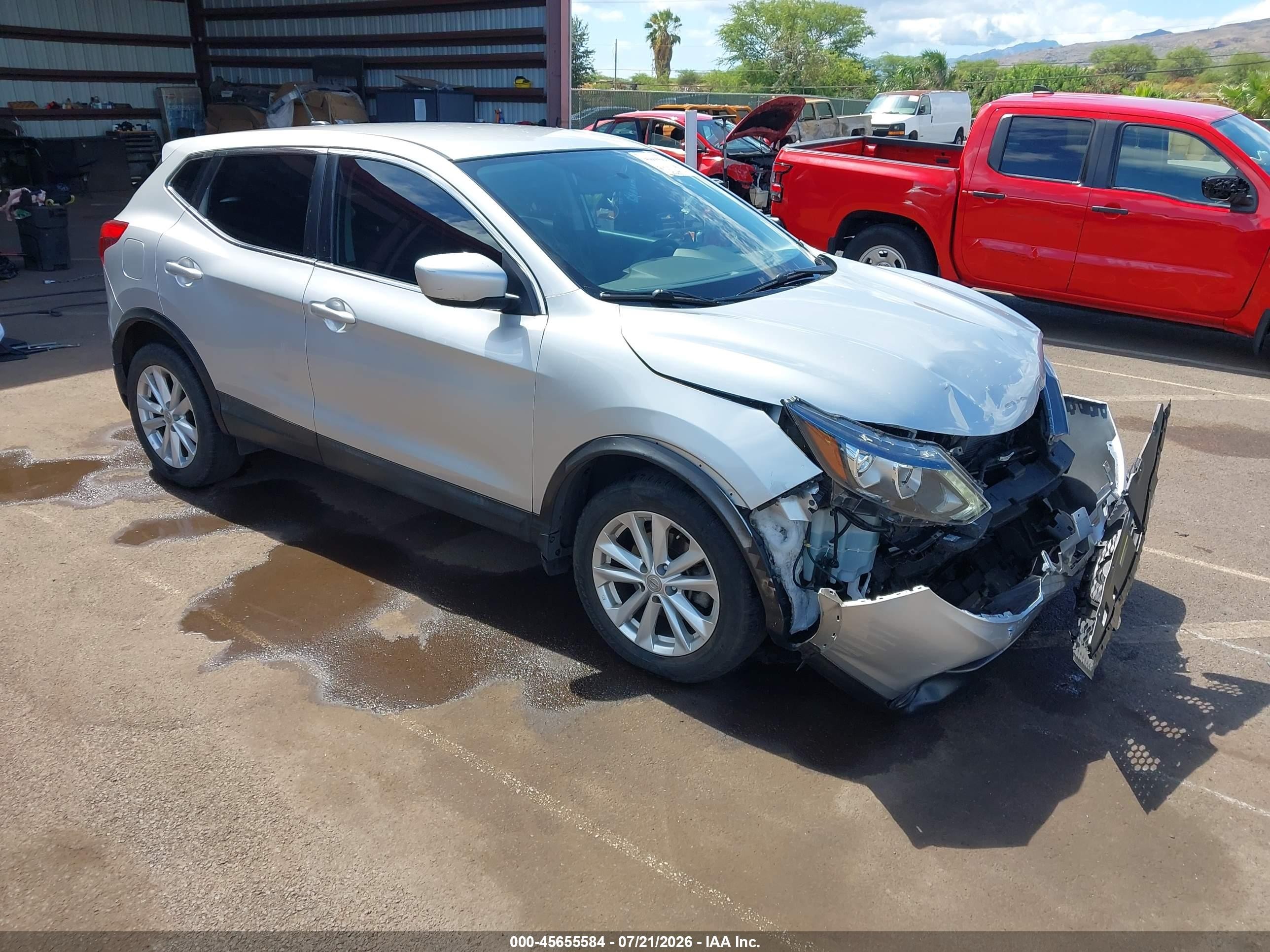 2017 Nissan Rogue S, VIN JN1BJ1CP9HW018061 — Front end