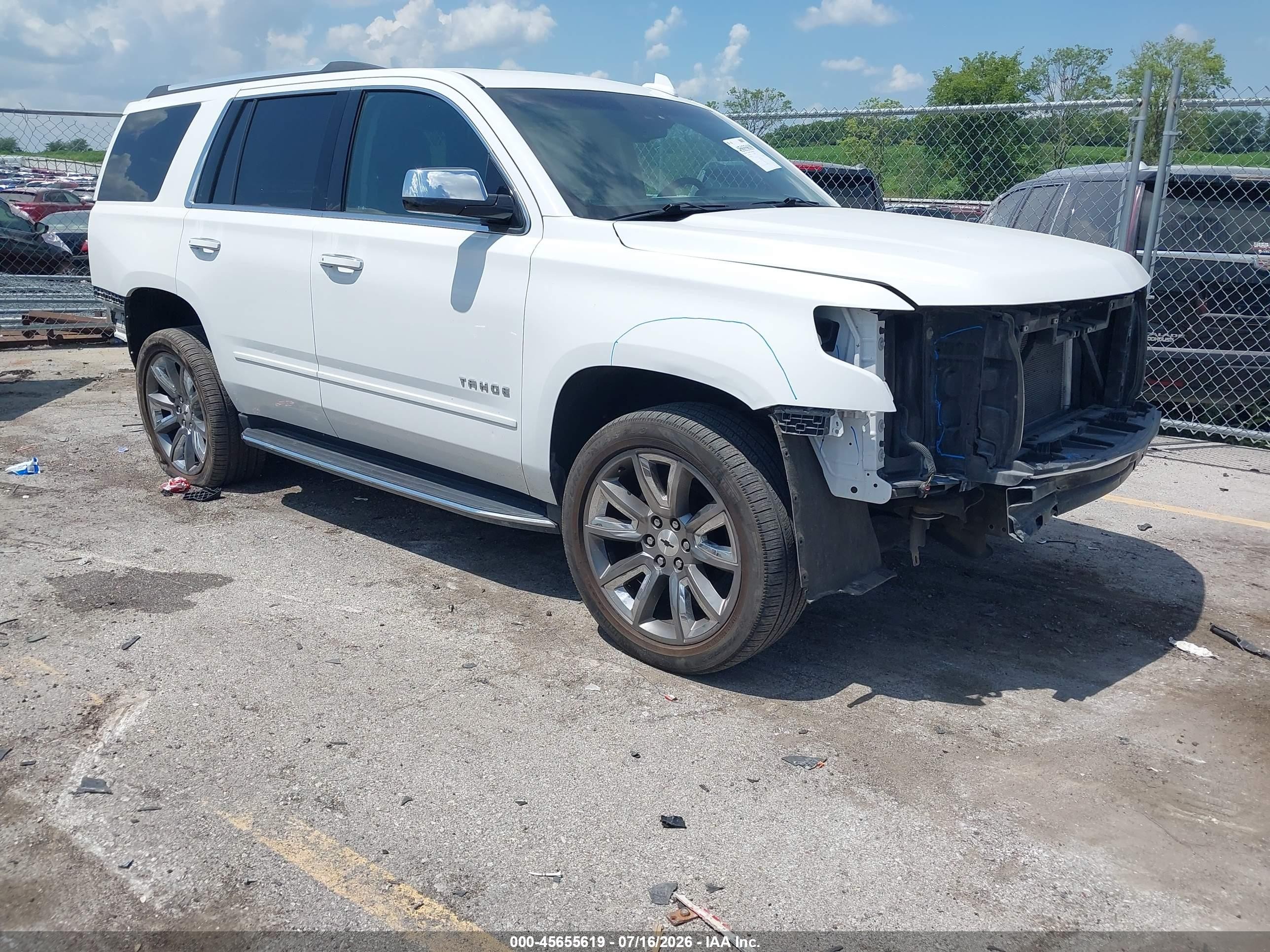 2018 Chevrolet Tahoe Premier, VIN 1GNSKCKC7JR101441 — Перед