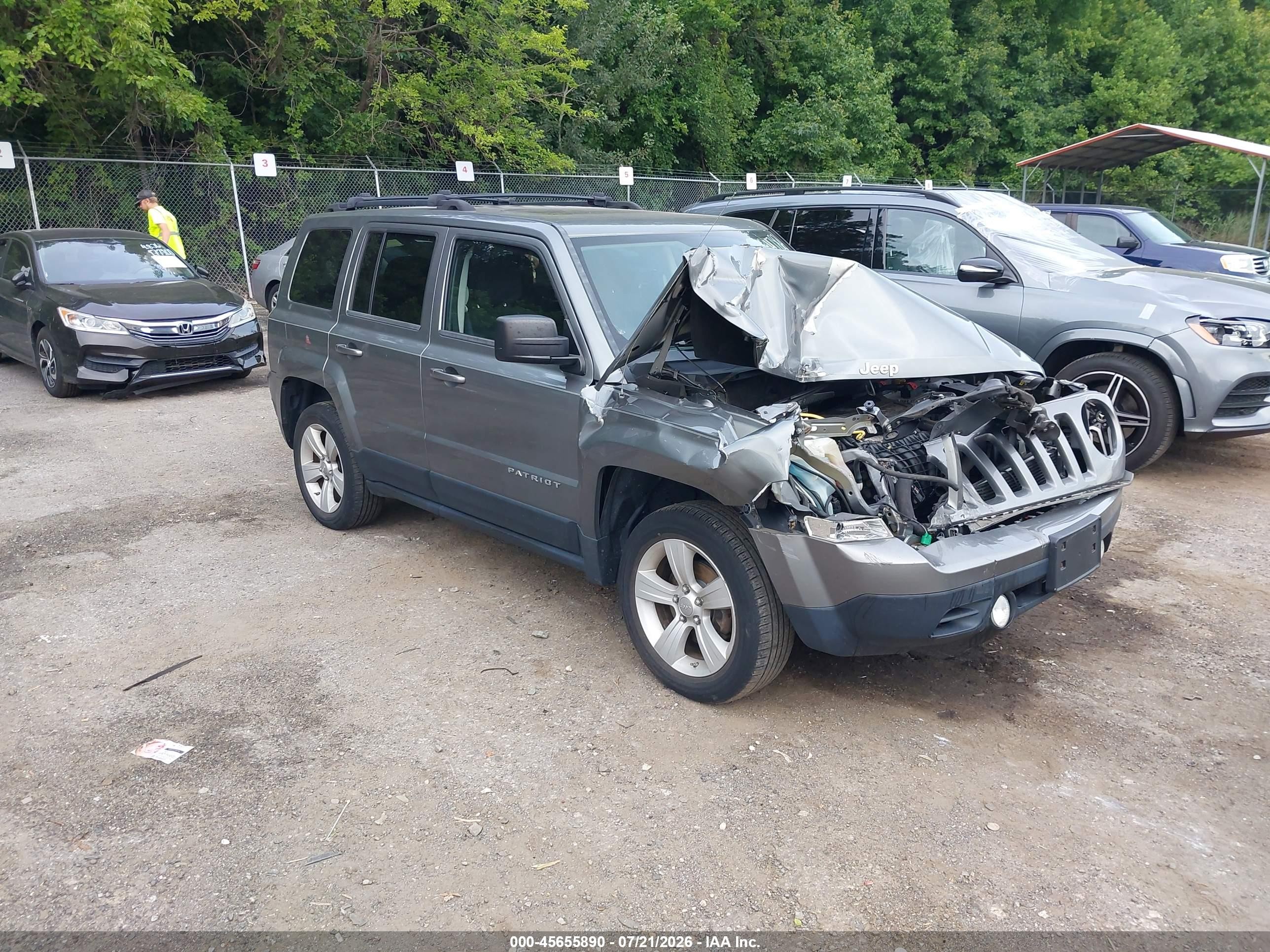 2012 Jeep Patriot Latitude, VIN 1C4NJRFB5CD614782 — Front end
