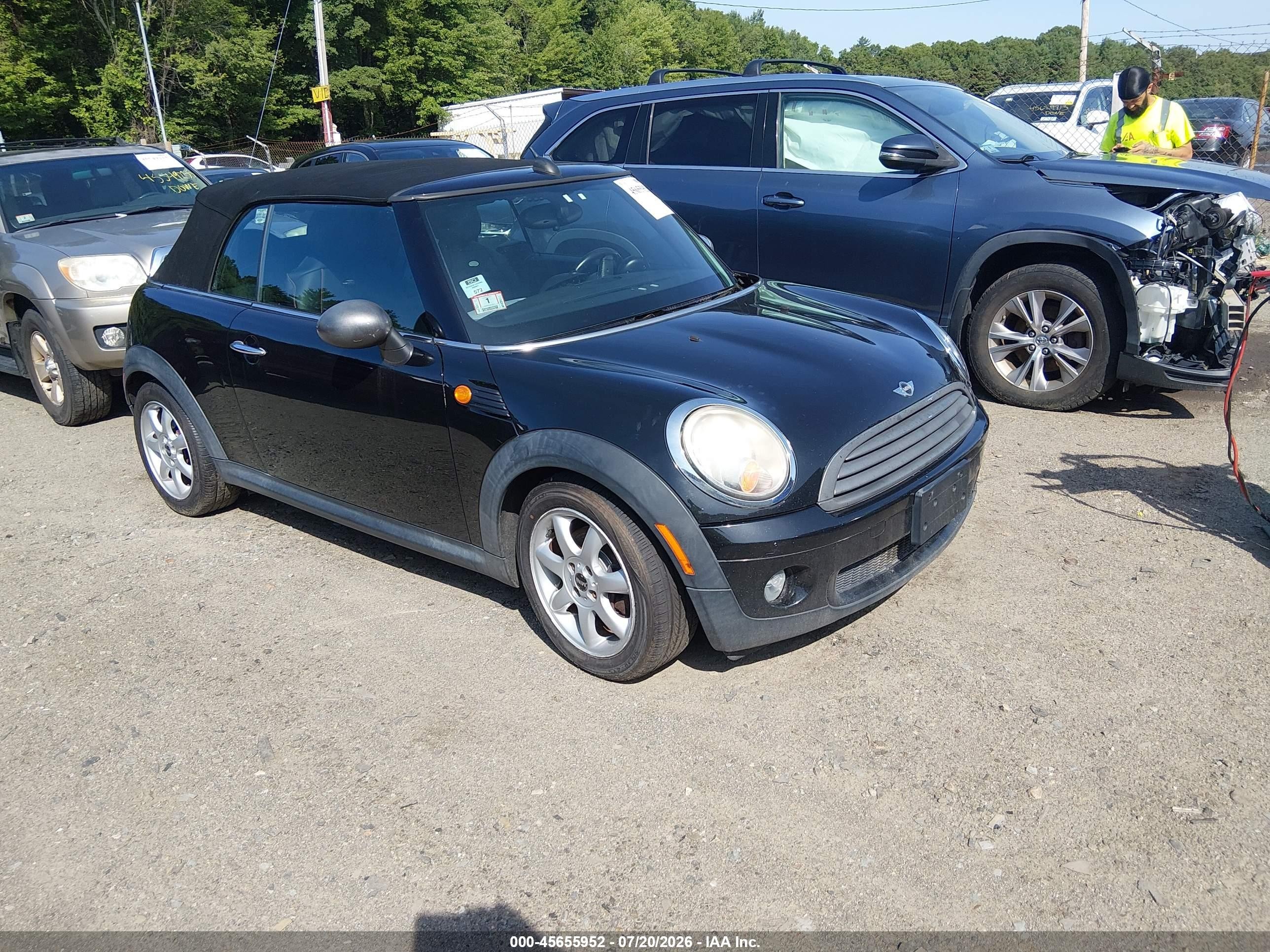2010 MINI Convertible, VIN WMWMR3C57ATU97075 — Normal wear