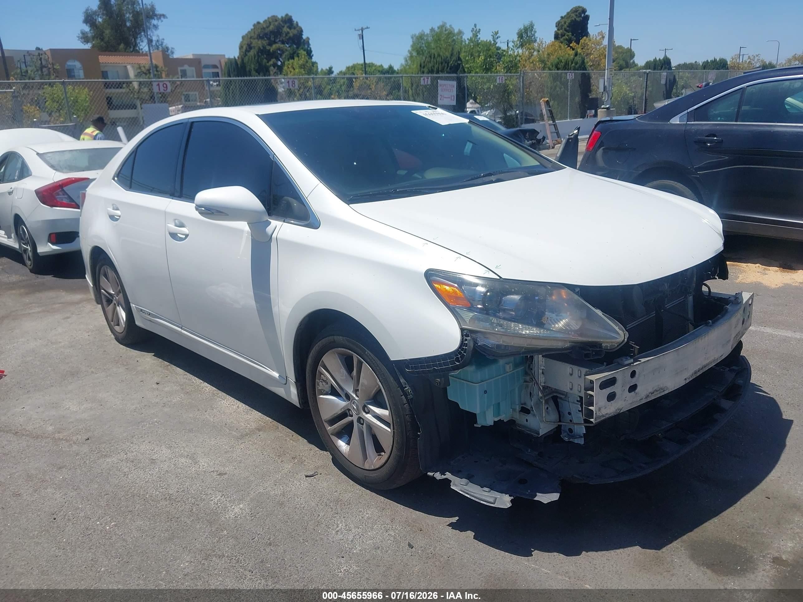 2010 Lexus HS 250h Premium, VIN JTHBB1BAXA2016144 — Front end