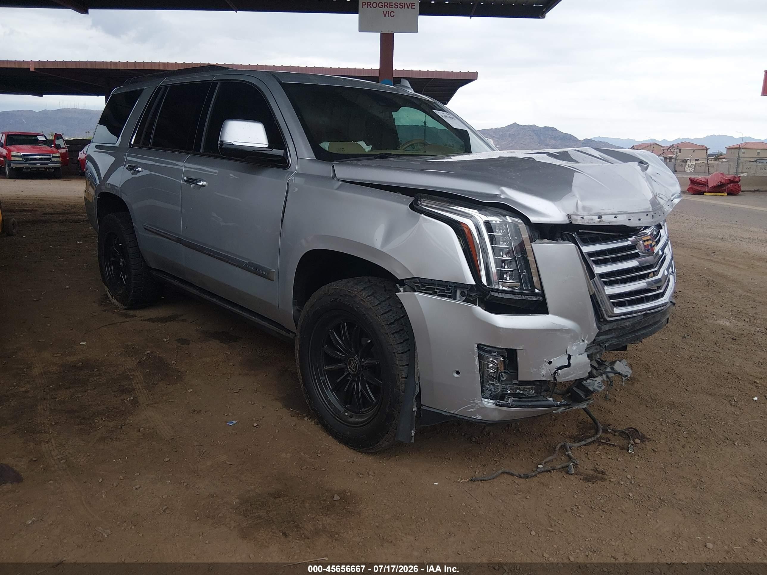 2020 Cadillac Escalade Platinum, VIN 1GYS4DKJ8LR248825 — Front end