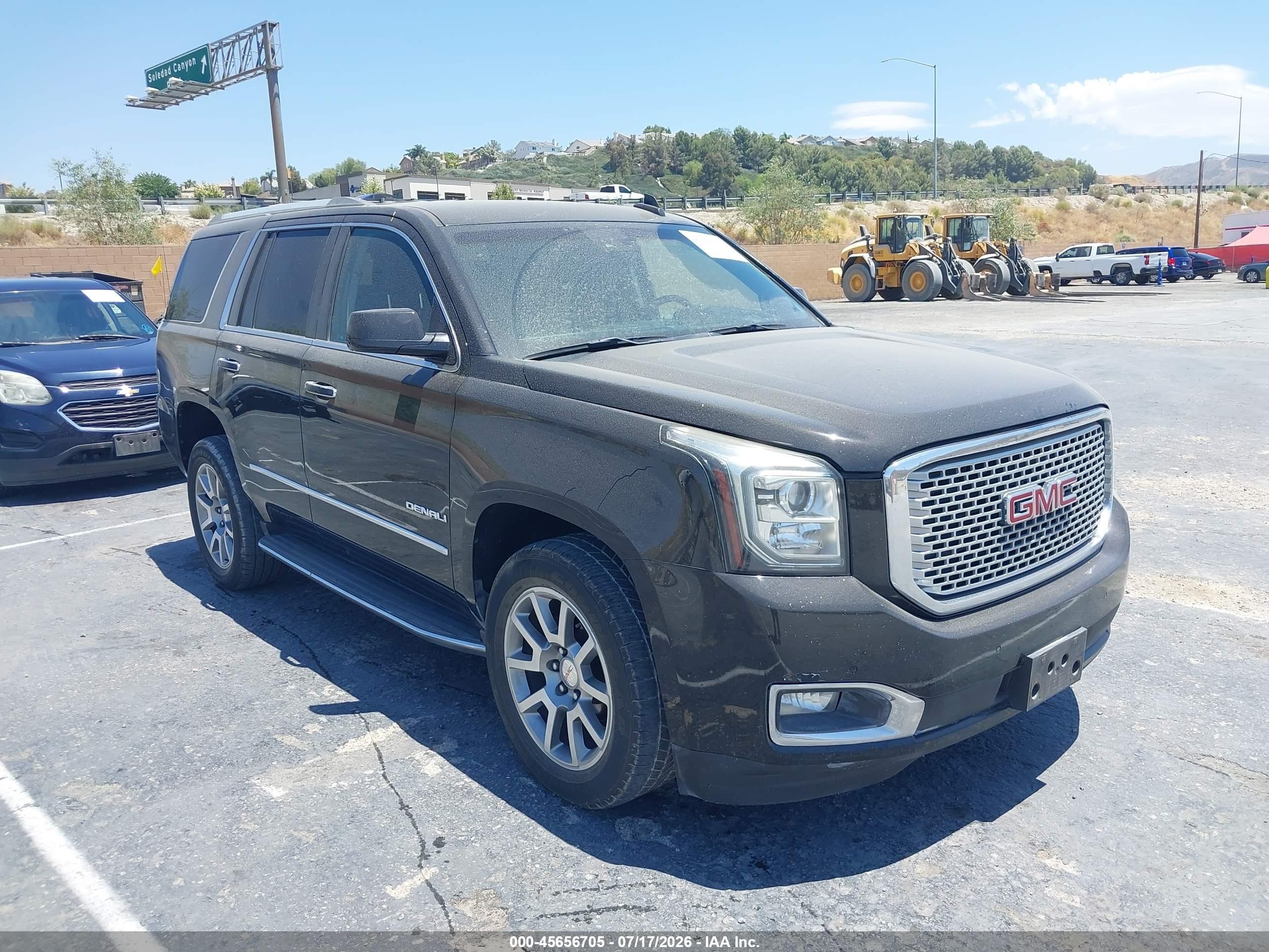 2017 GMC Yukon Denali, VIN 1GKS1CKJ3HR283602 — Front end