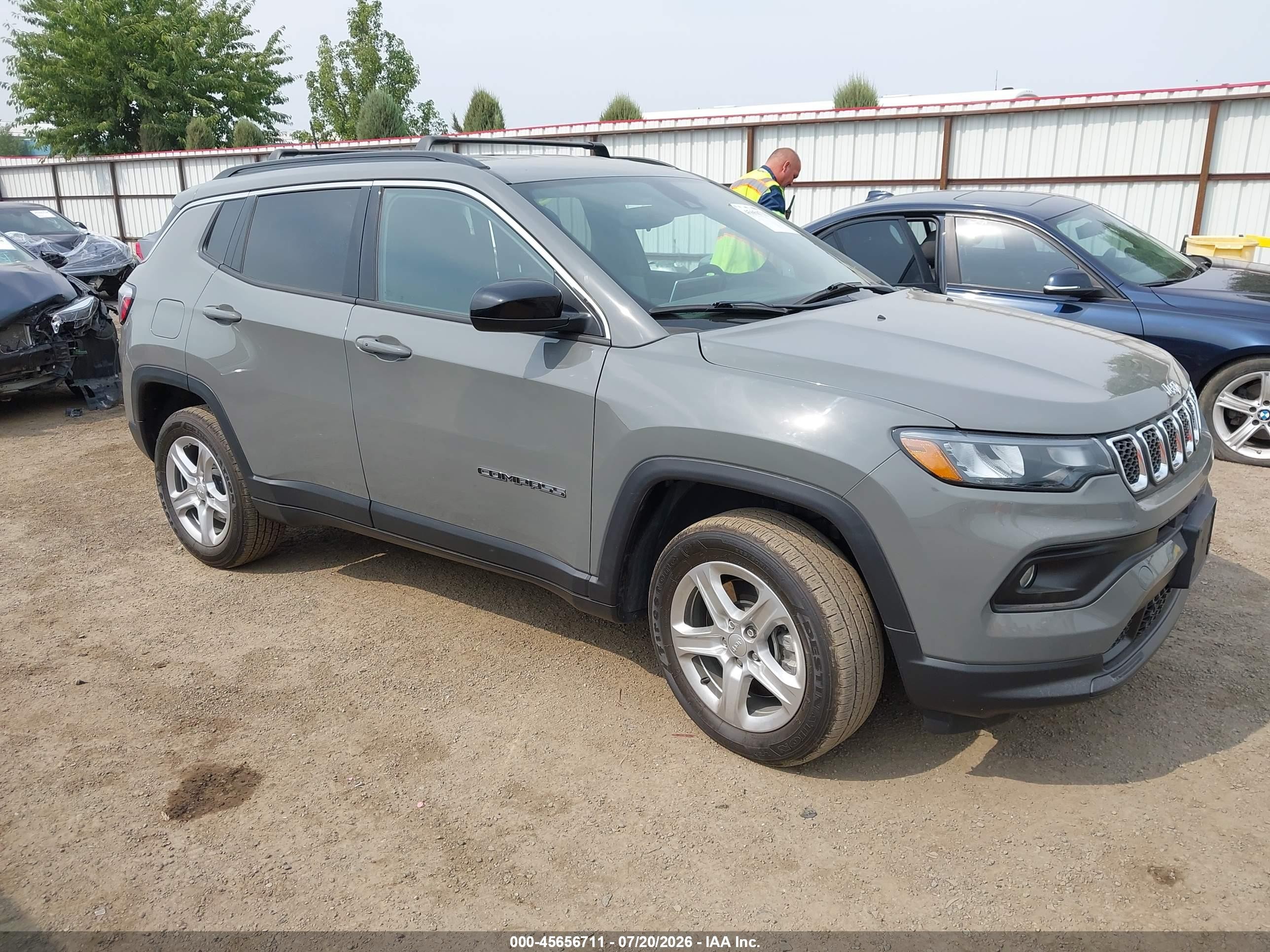 2023 Jeep Compass Altitude, VIN 3C4NJDBN6PT504522 — Side