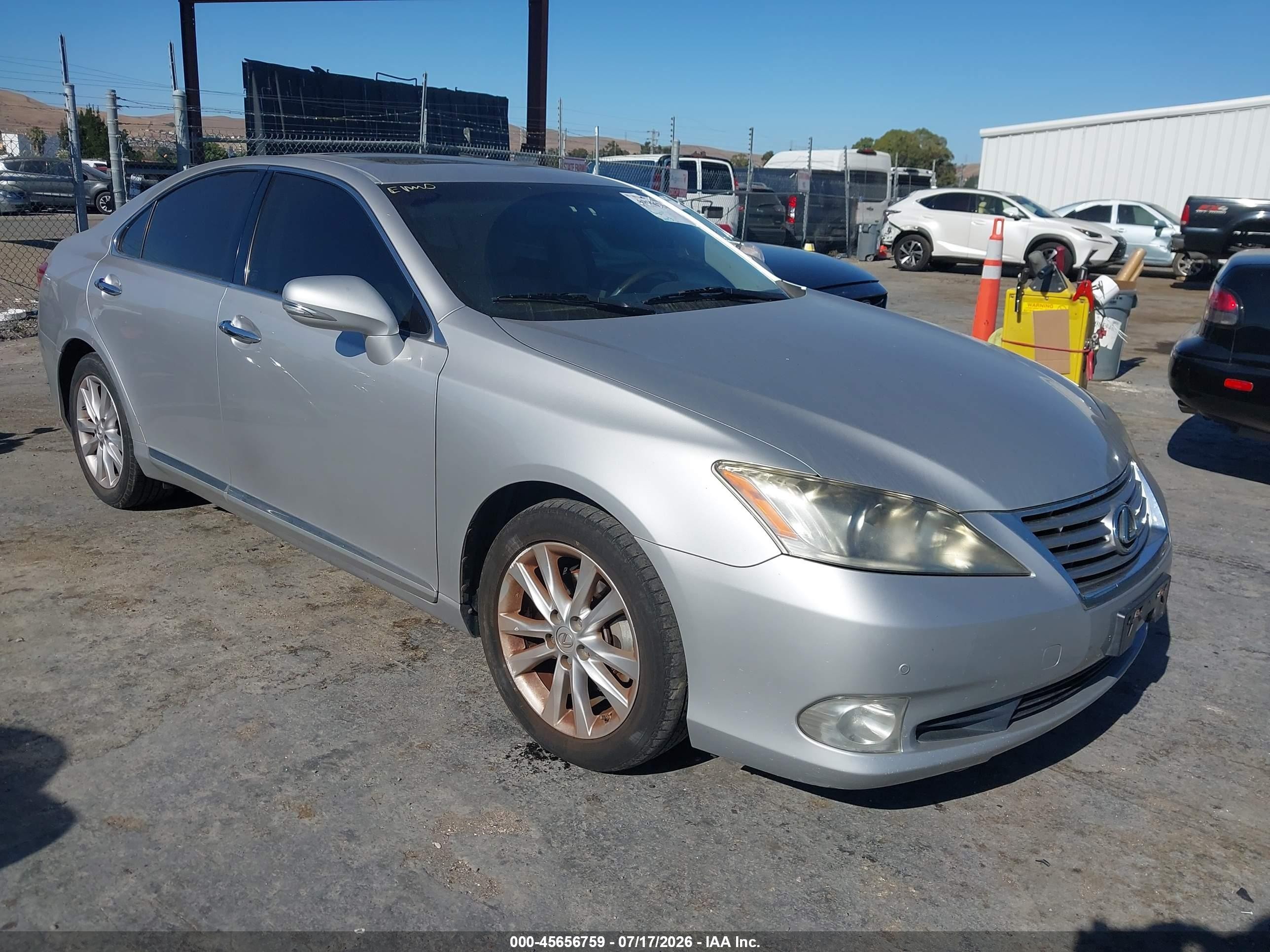 2010 Lexus ES 330, VIN JTHBK1EG3A2401061 — Rear end
