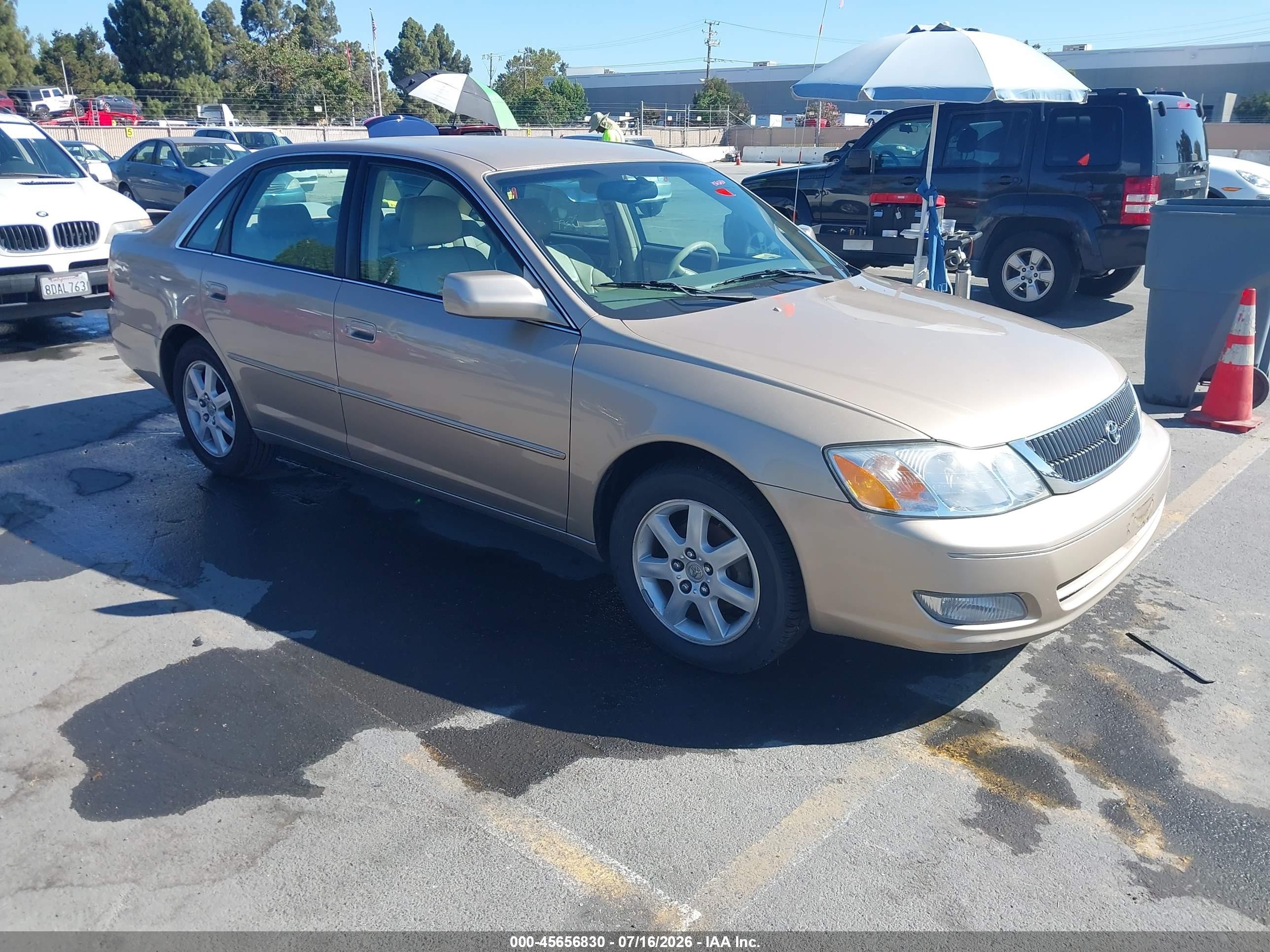 2001 Toyota Avalon XLS, VIN 4T1BF28B81U136374 — Normal wear