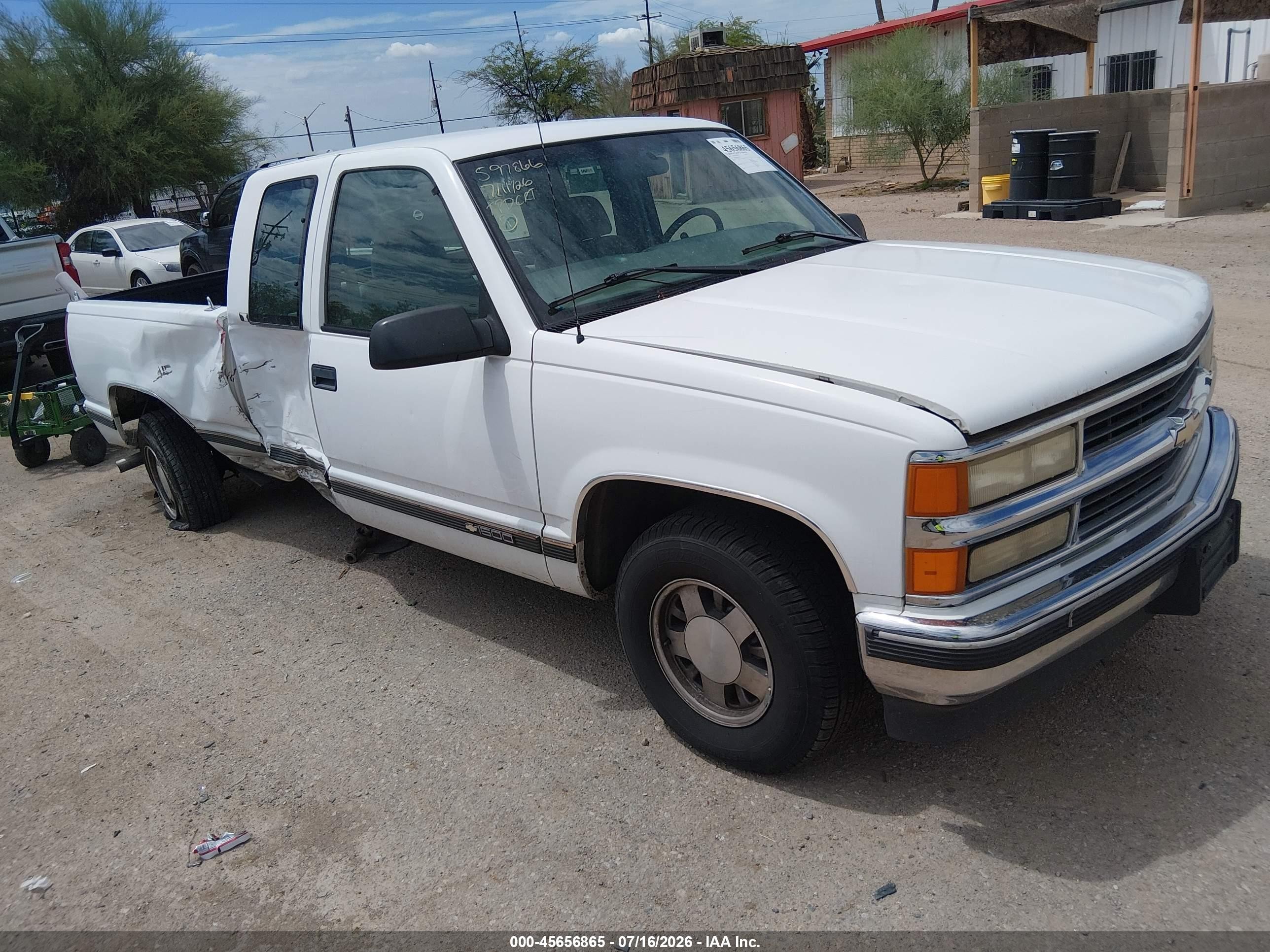 1997 Chevrolet Silverado 1500, VIN 1GCEC19R0VE126731 — Side