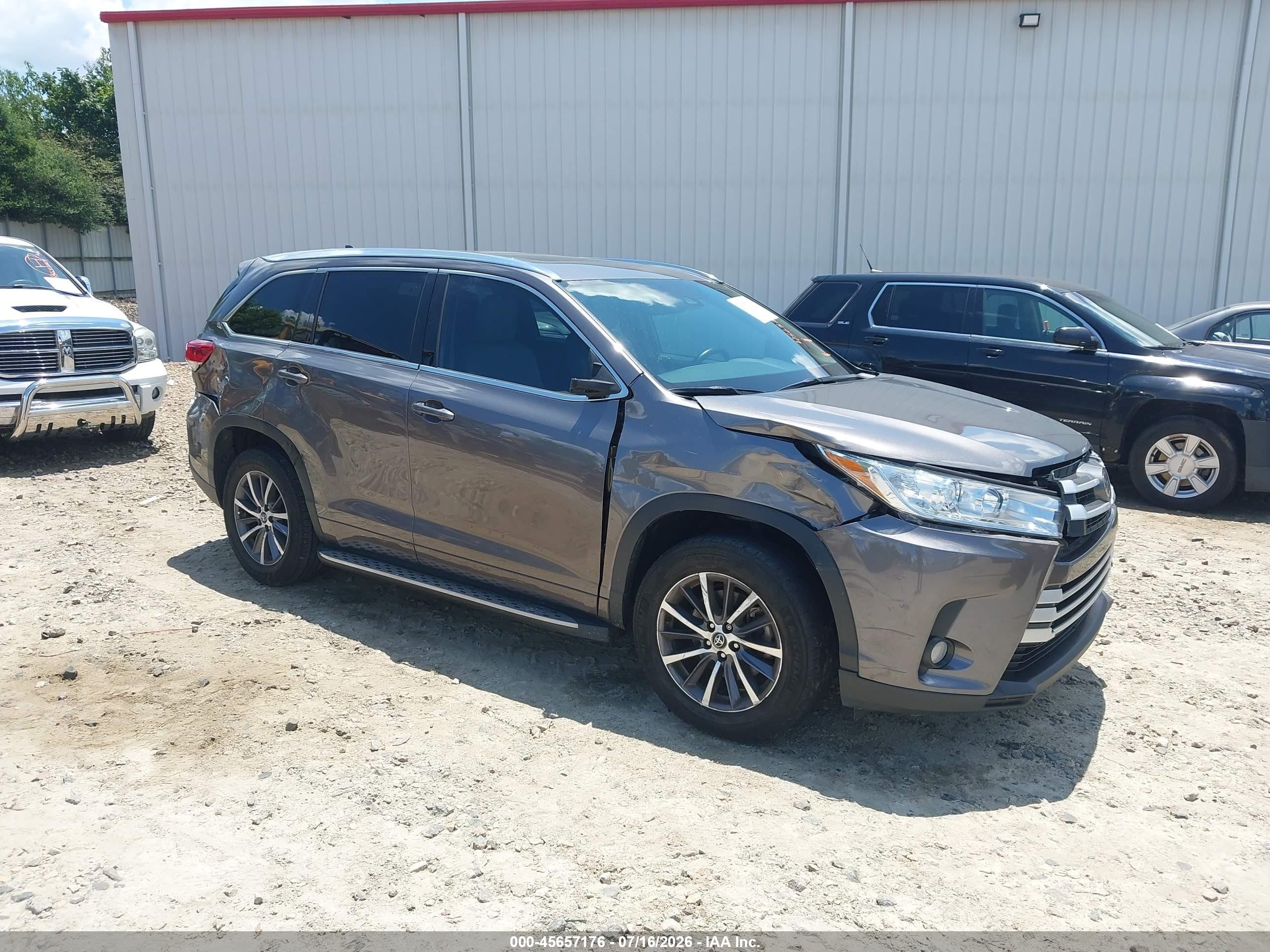 2018 Toyota Highlander SE, VIN 5TDKZRFH2JS549195 — Normal wear