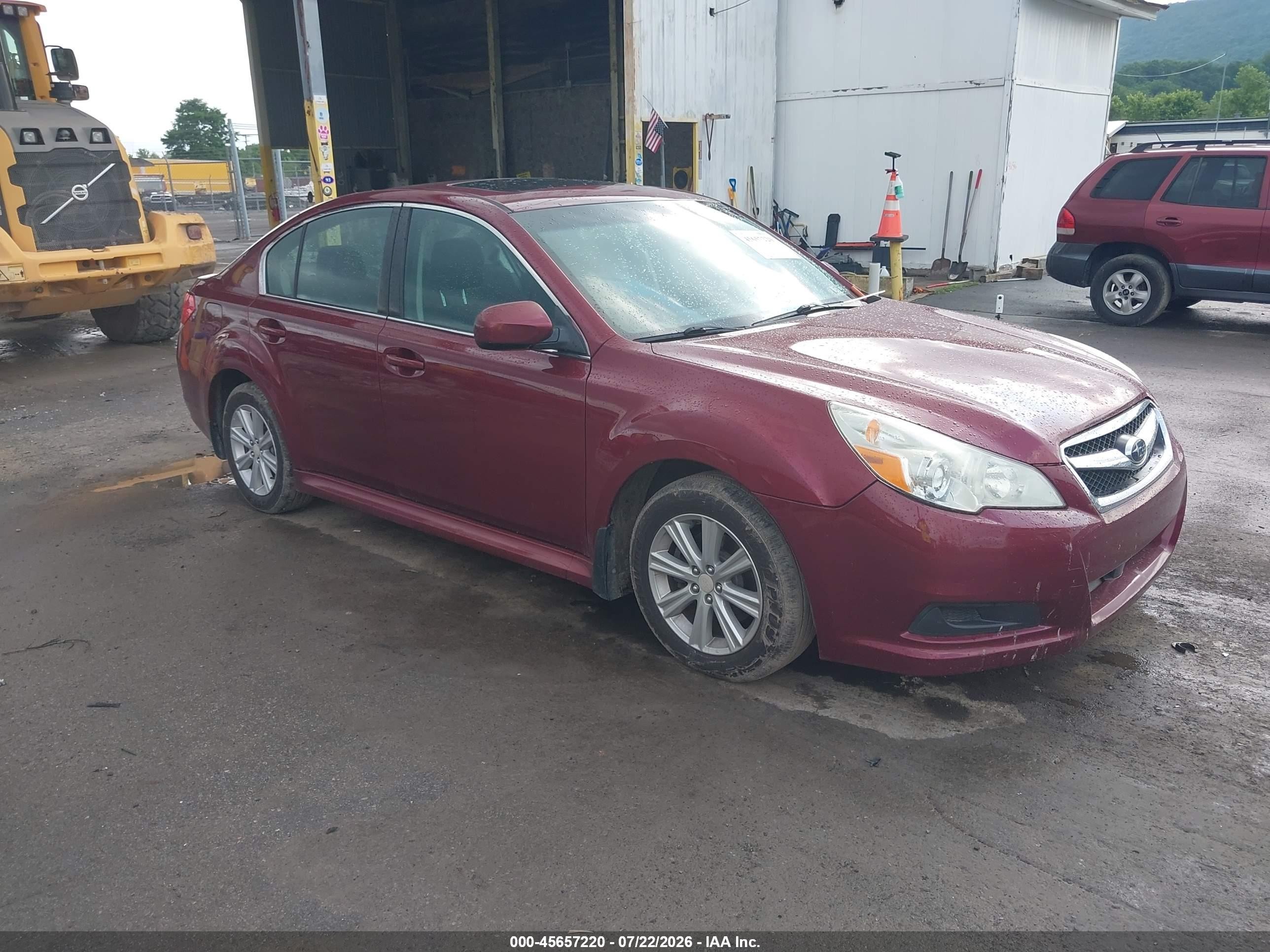 2011 Subaru Legacy Premium Power Moon, VIN 4S3BMBG64B3252161 — Перед
