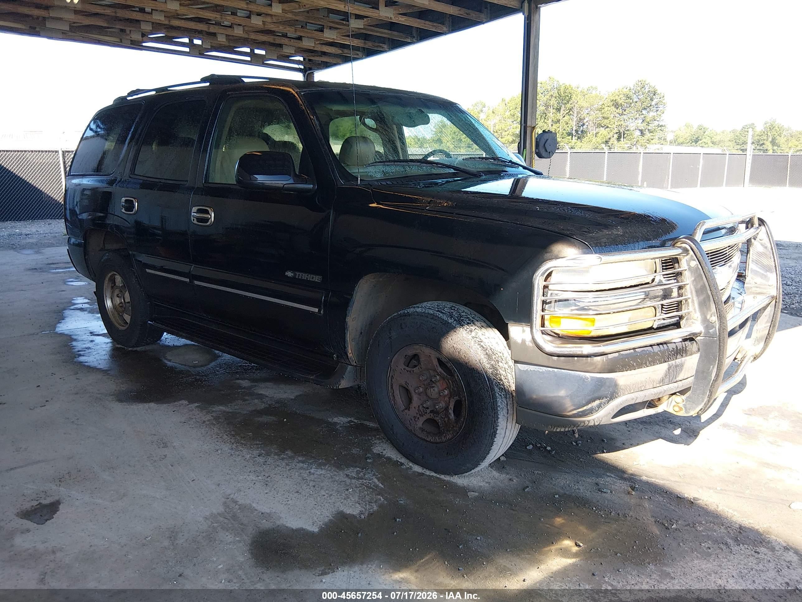 2000 Chevrolet Tahoe LS, VIN 1GNEK13T2YJ133383 — Normal wear
