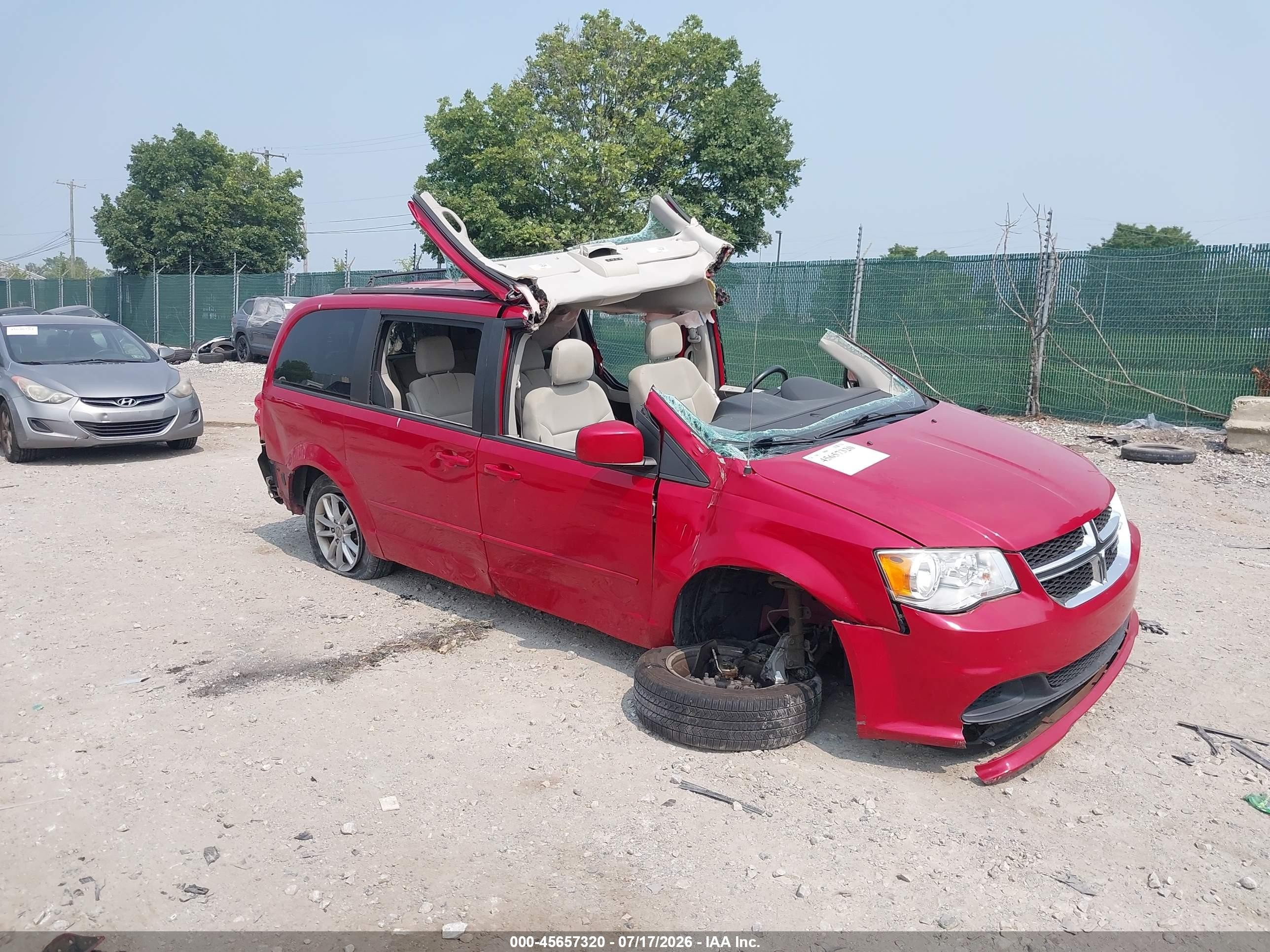 2015 Dodge Grand Caravan SXT, VIN 2C4RDGCG7FR616998 — Side