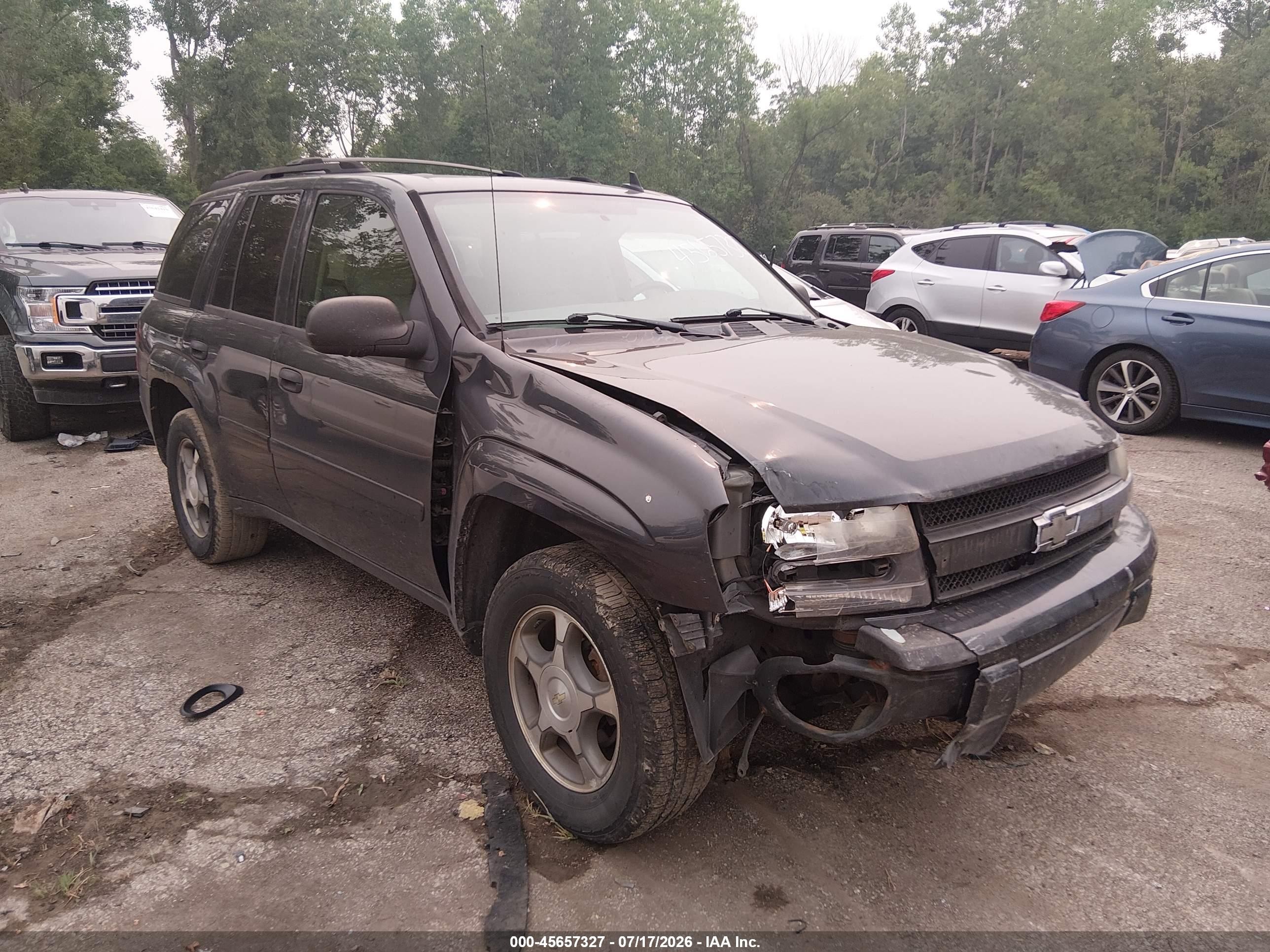2007 Chevrolet TrailBlazer LT, VIN 1GNDT13S572262615 — Перед