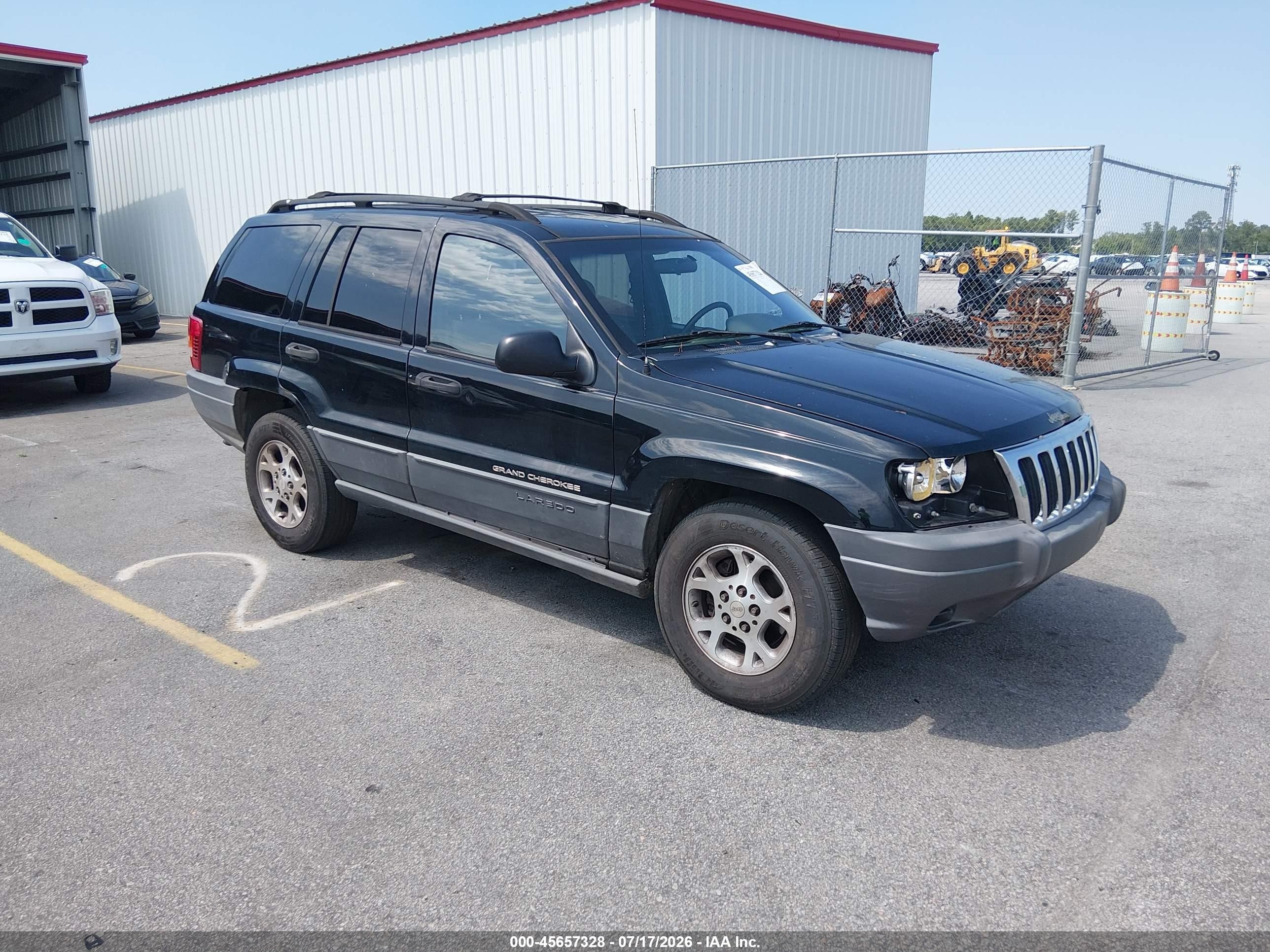 2001 Jeep Grand Cherokee Laredo, VIN 1J4GX48S41C553042 — Normal wear