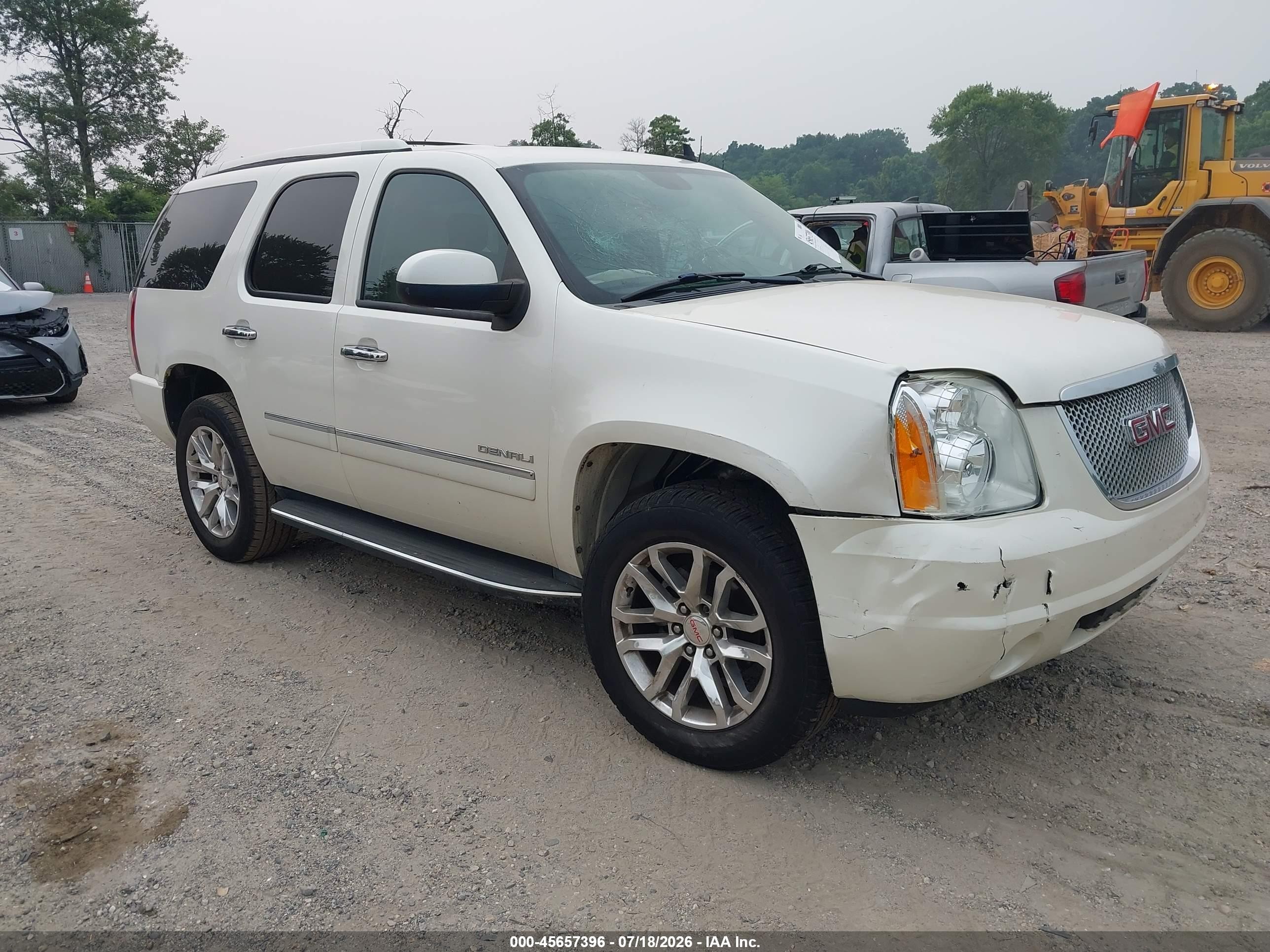 2012 GMC Yukon Denali, VIN 1GKS2EEF5CR199628 — Front end