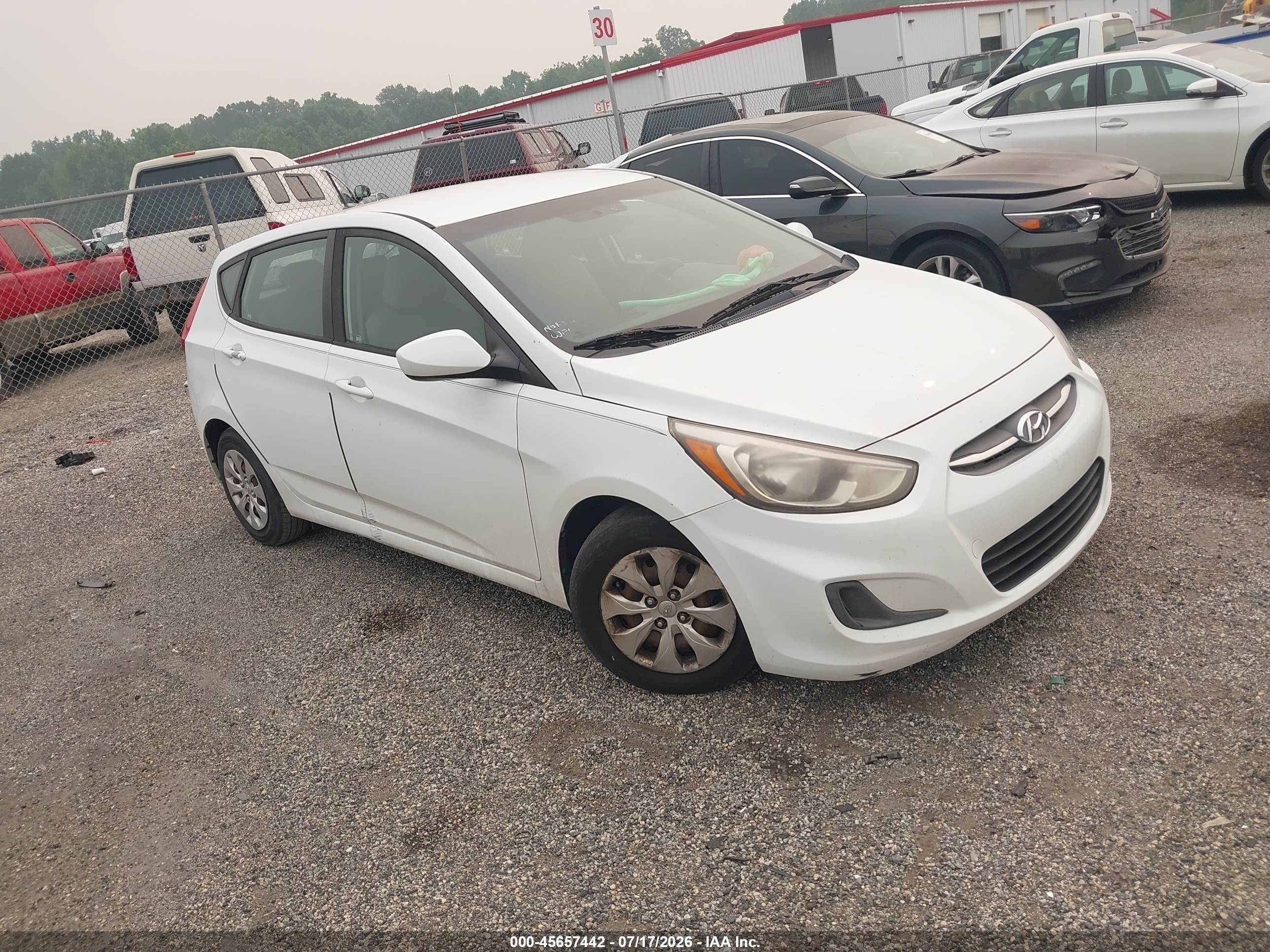 2017 Hyundai Accent SE, VIN KMHCT5AE5HU335220 — Normal wear