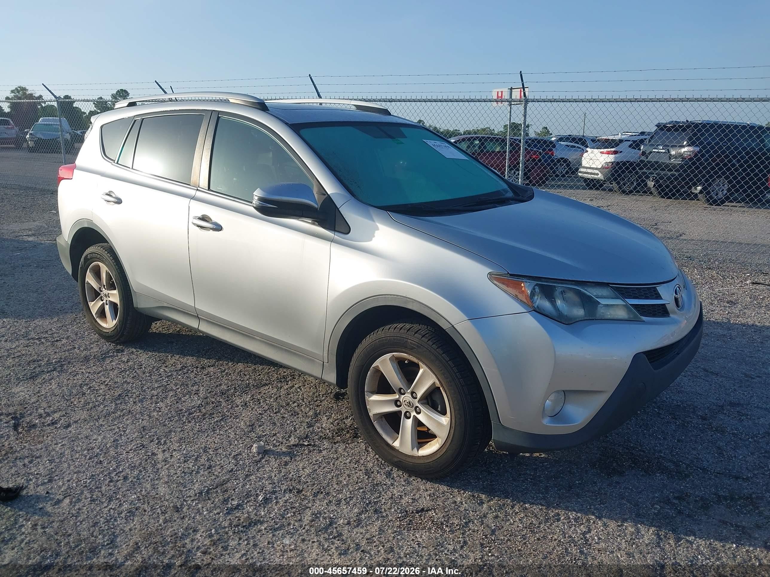 2014 Toyota RAV4 XLE, VIN 2T3WFREV1EW110754 — Front end